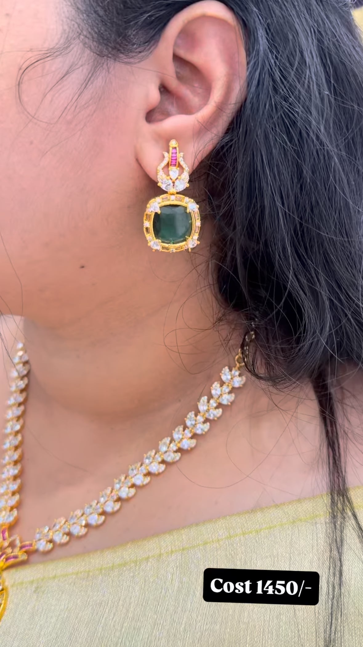 Beautiful party wear necklace