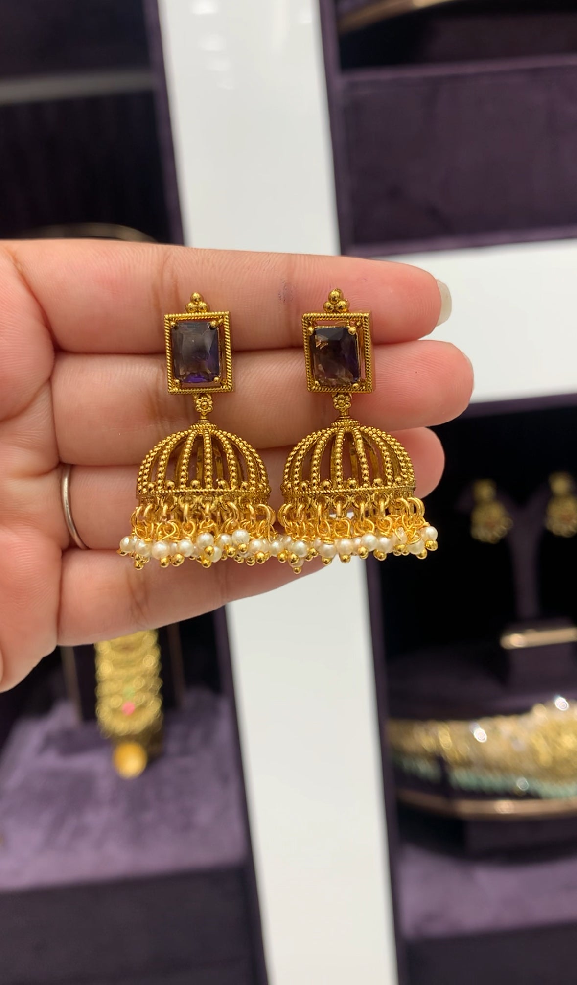 Beautiful trendy voilet stone jumkies