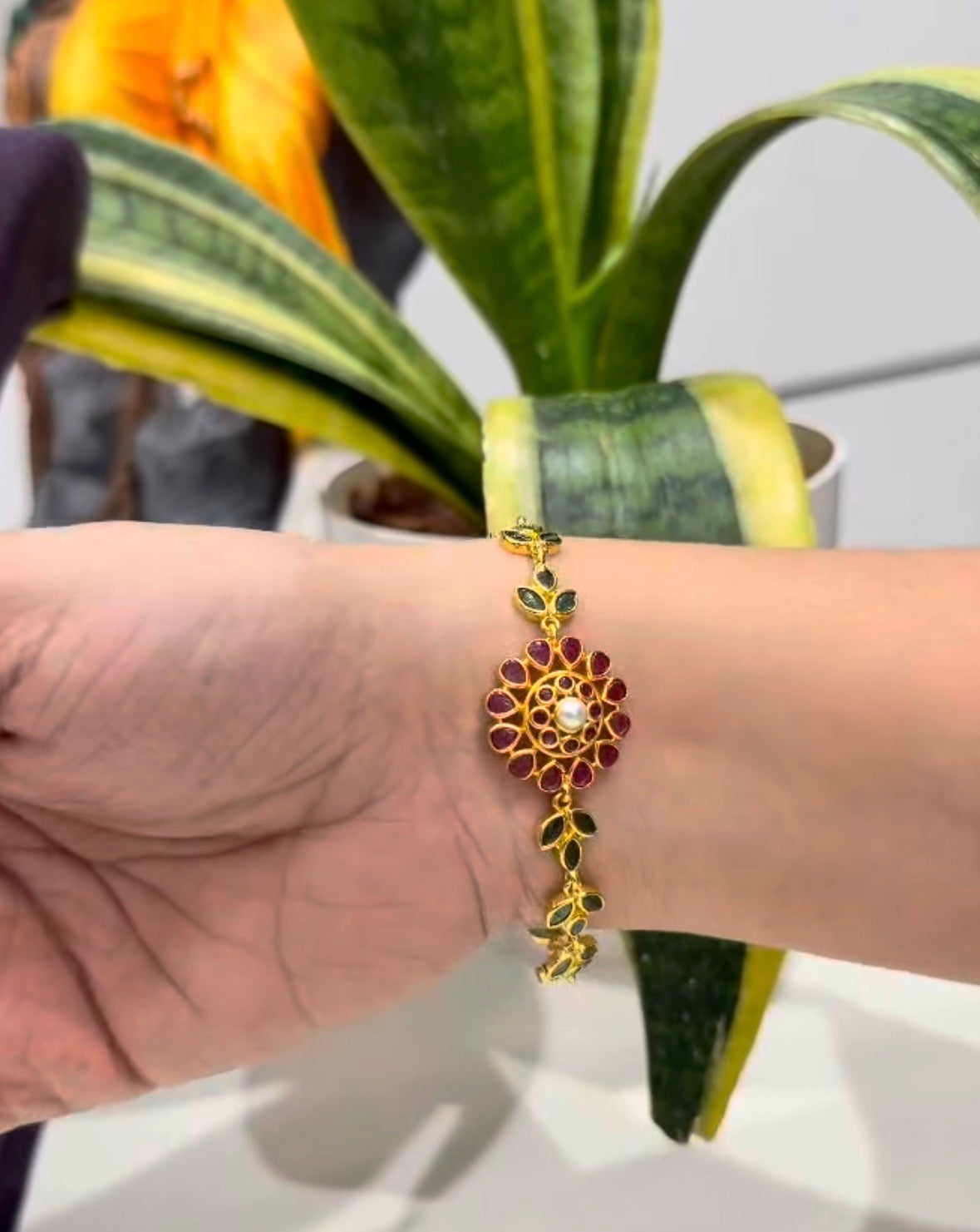 Beautiful Leaf Style Bracelet