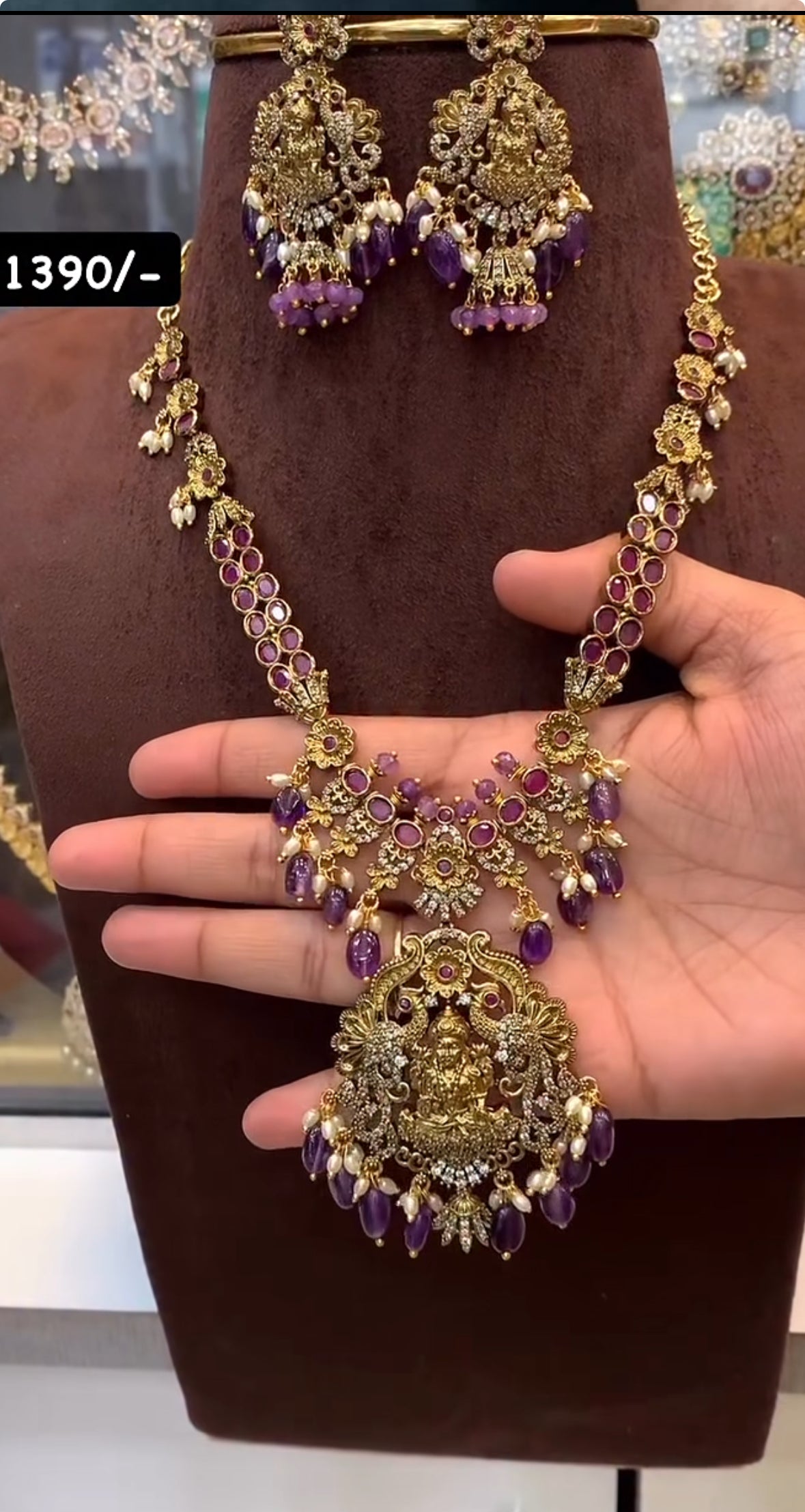 Beautiful mehandhi polish necklace