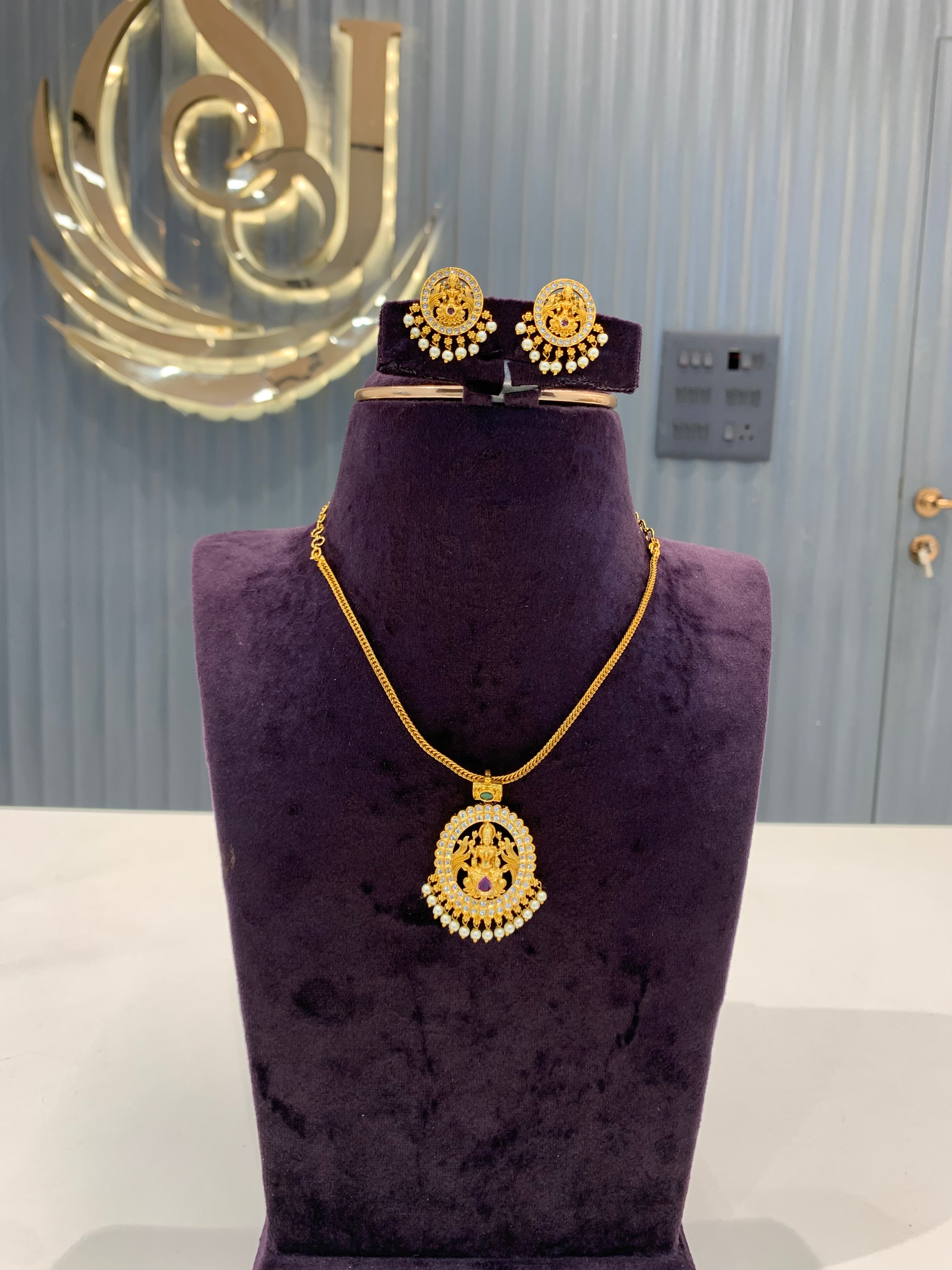 Beautiful simple necklace