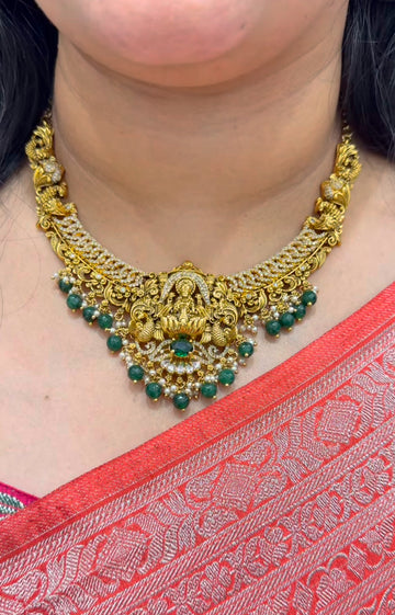 Beautiful green stone neckset