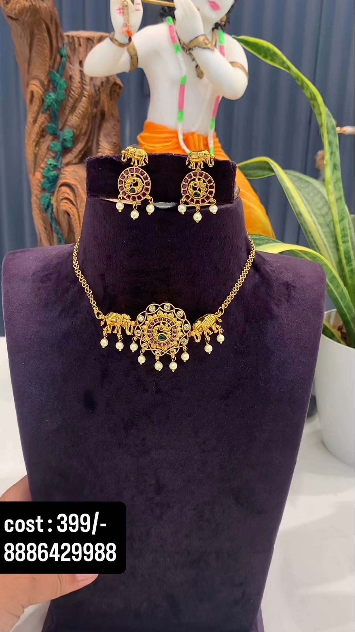 Beautiful simple cute chocker set