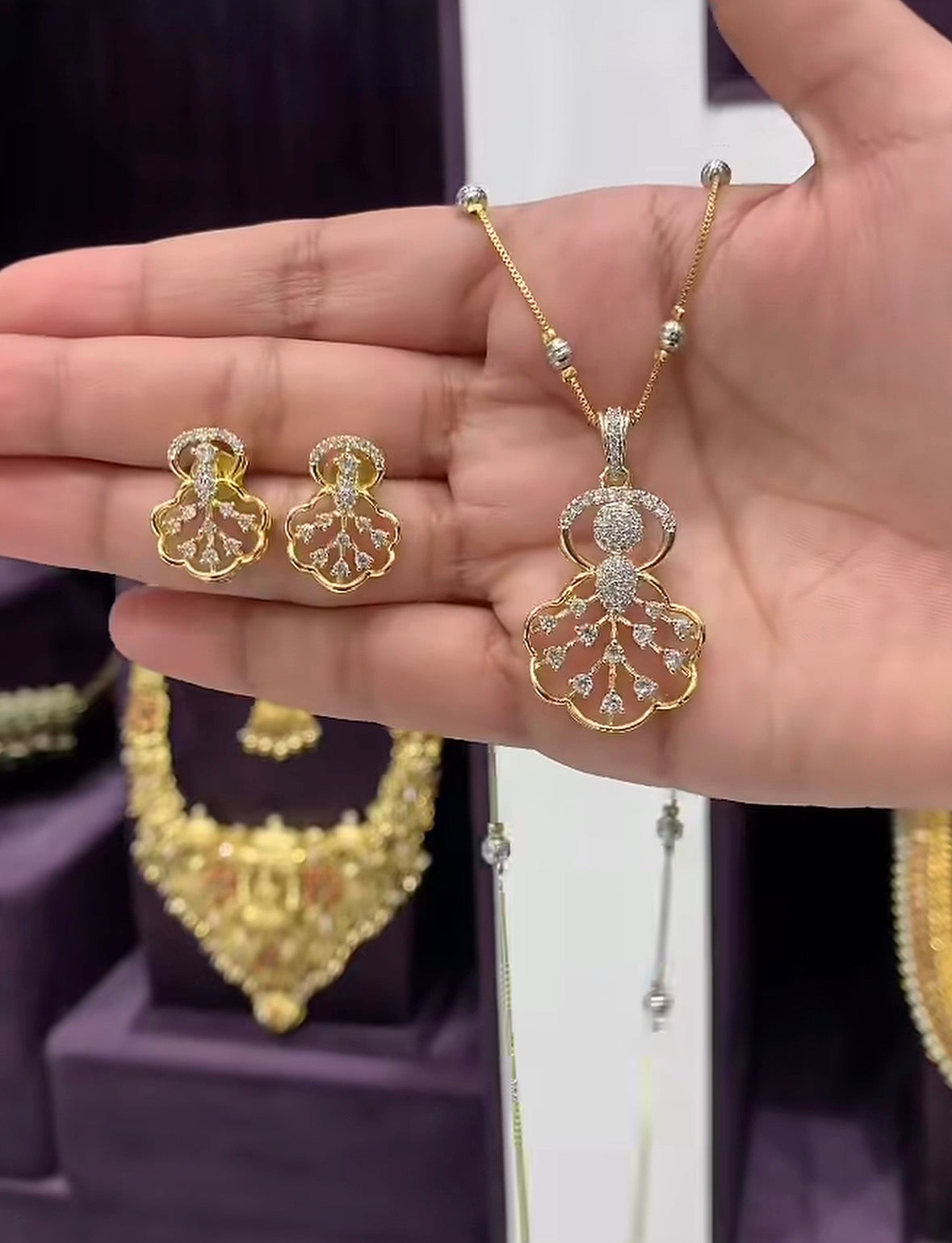 Beautiful pendent set