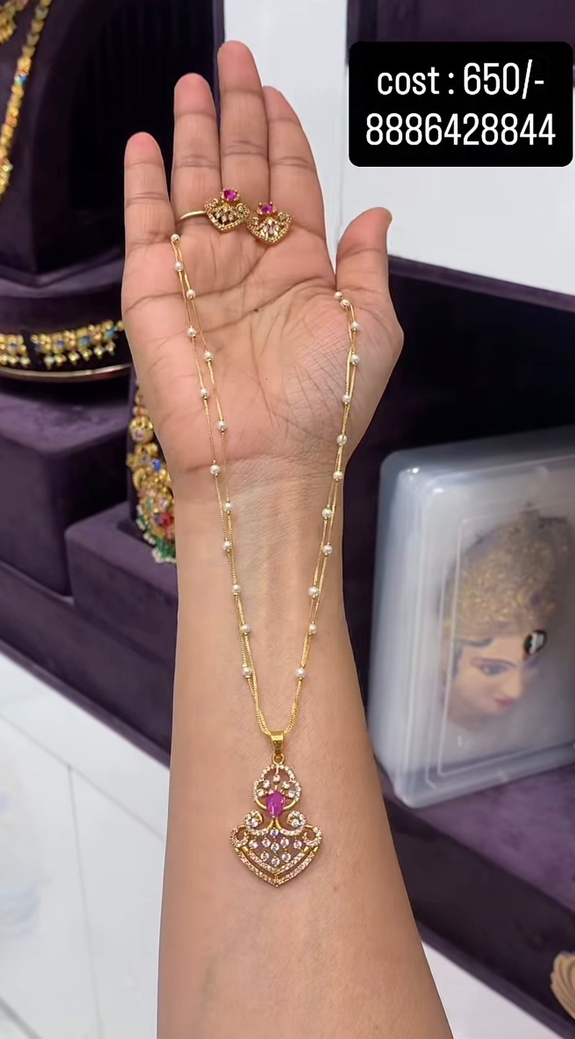 Beautiful pendant set with 2 lines pearls chain 18inchs