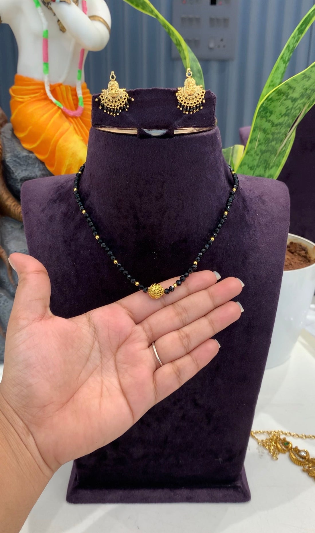 Beautiful blackbeads with earrings screwback
