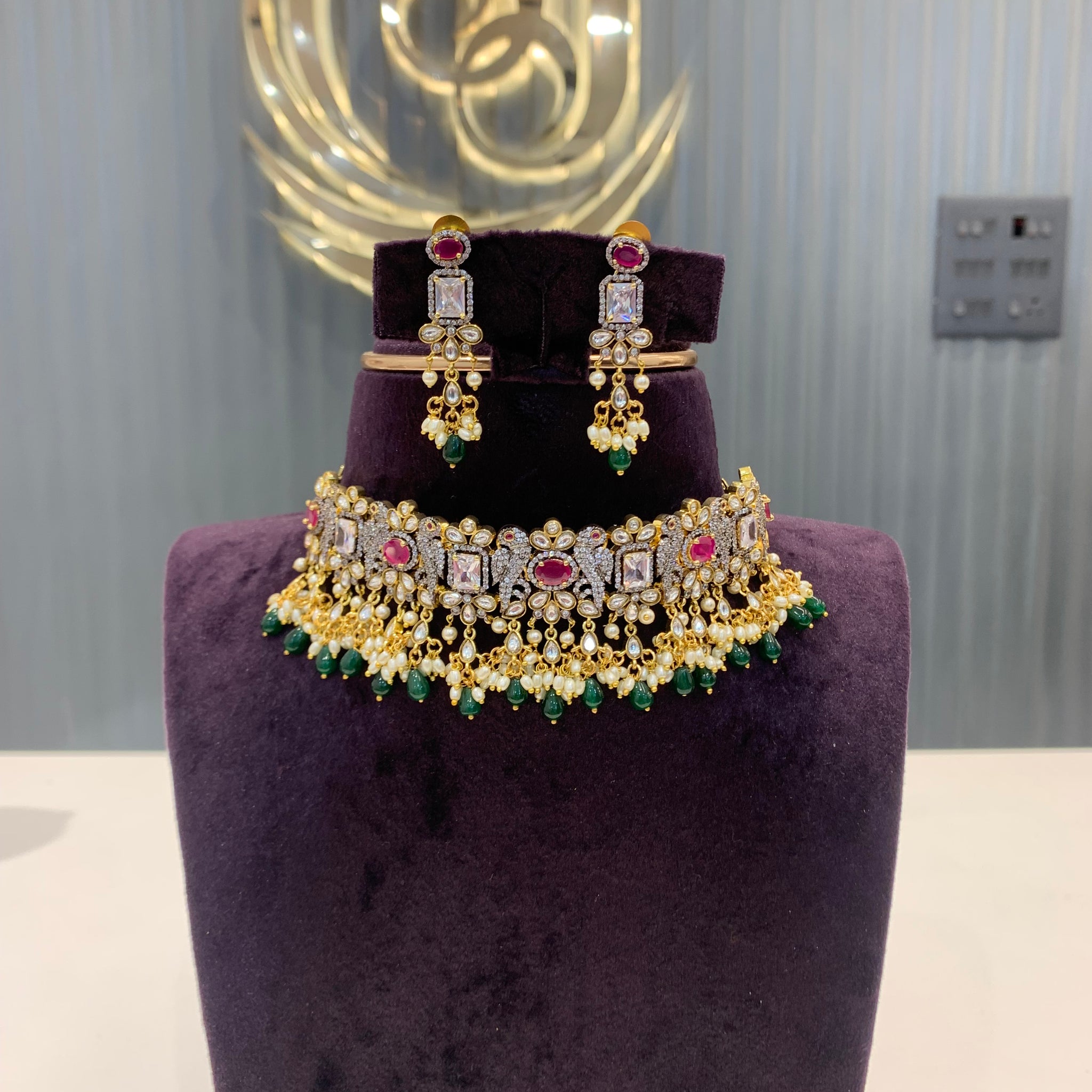 Beautiful chocker set