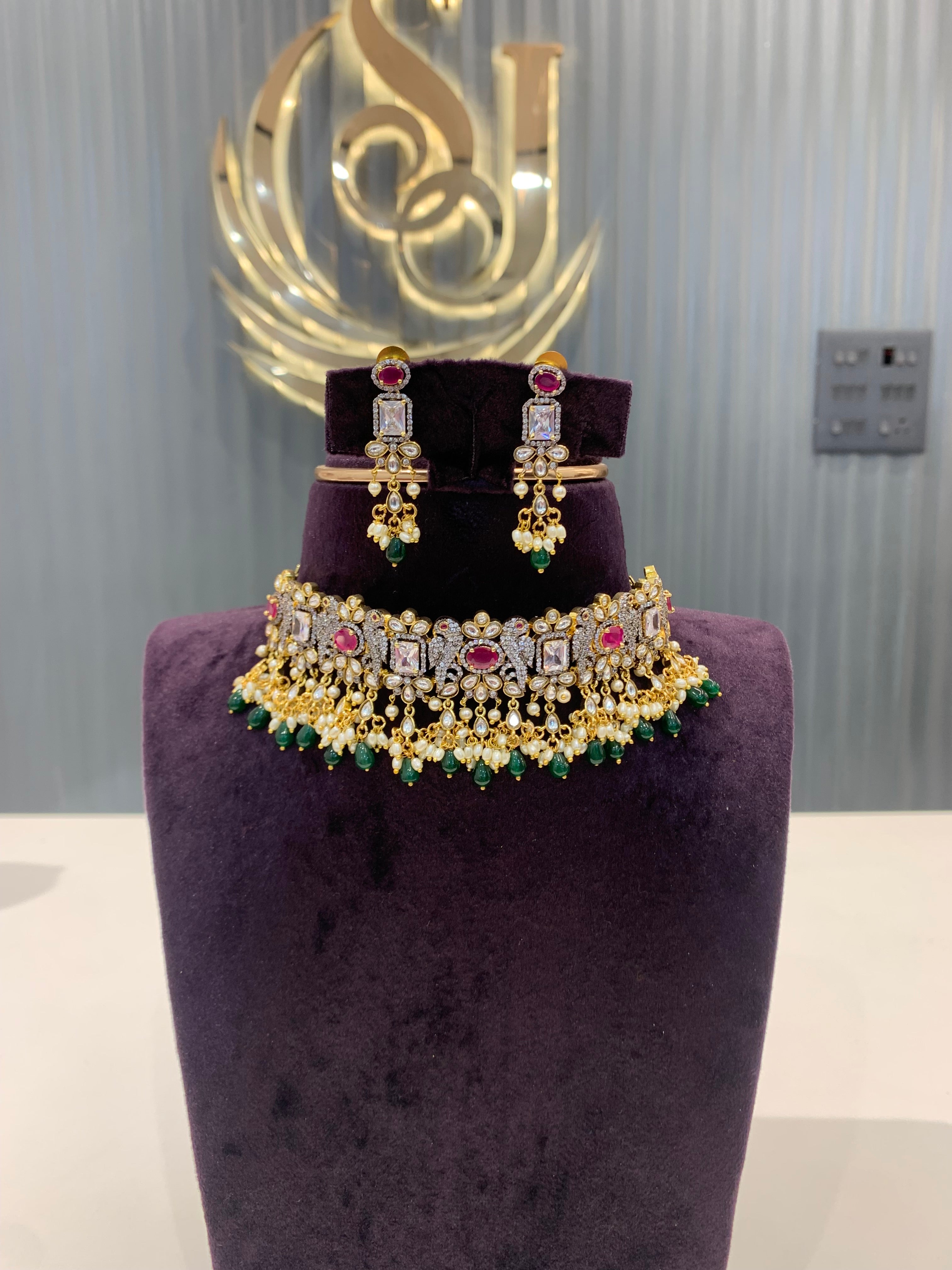 Beautiful chocker set