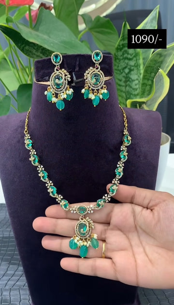 Beautiful party wear necklace