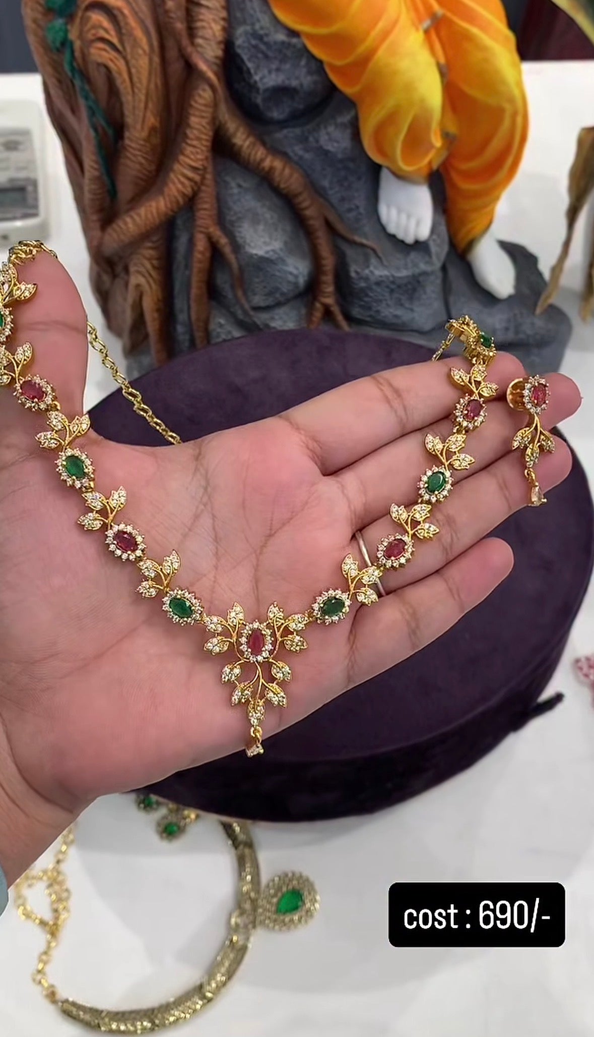 Beautiful party wear necklace