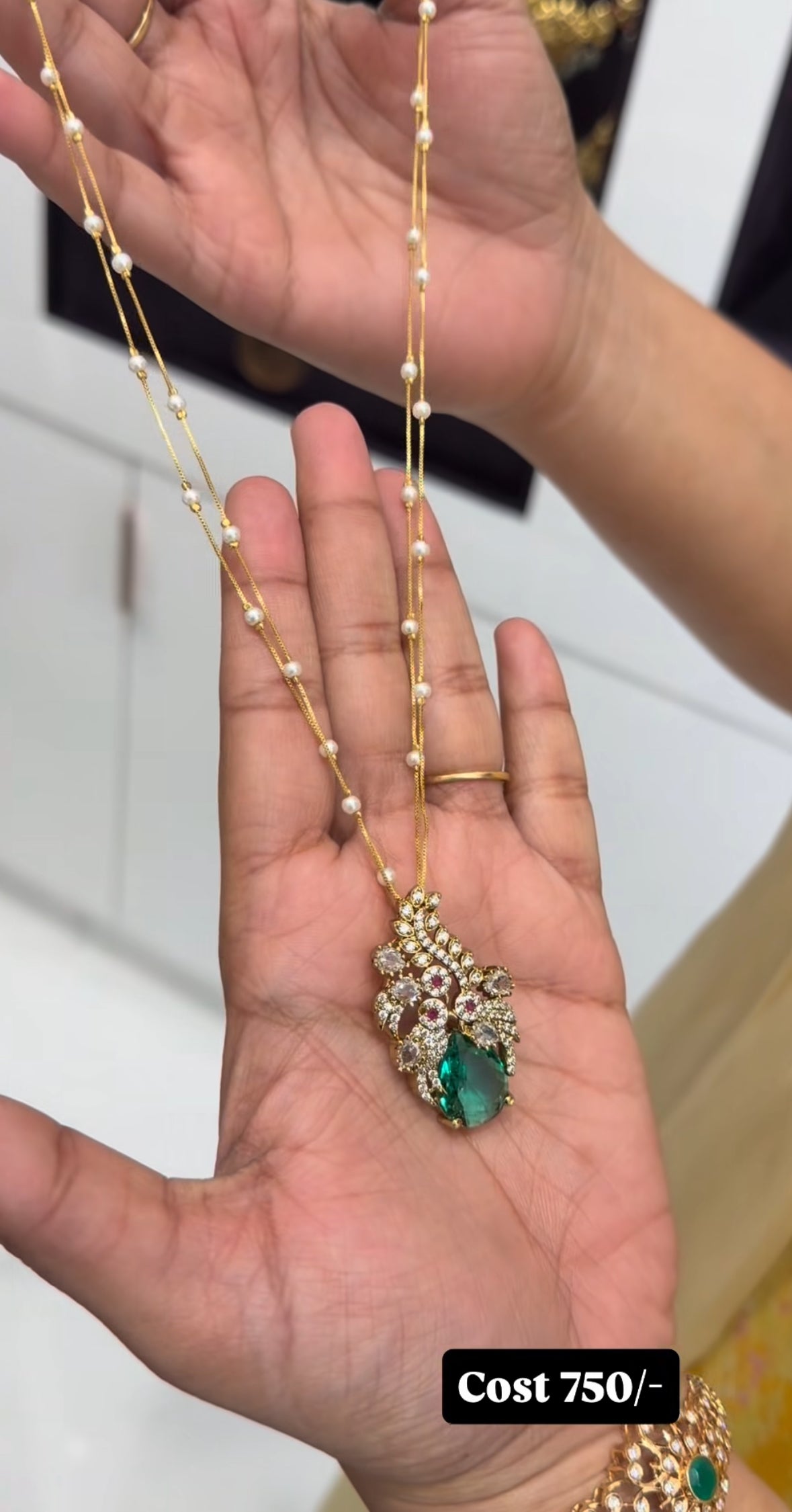 Beautiful pendant set with beautiful fancy chain