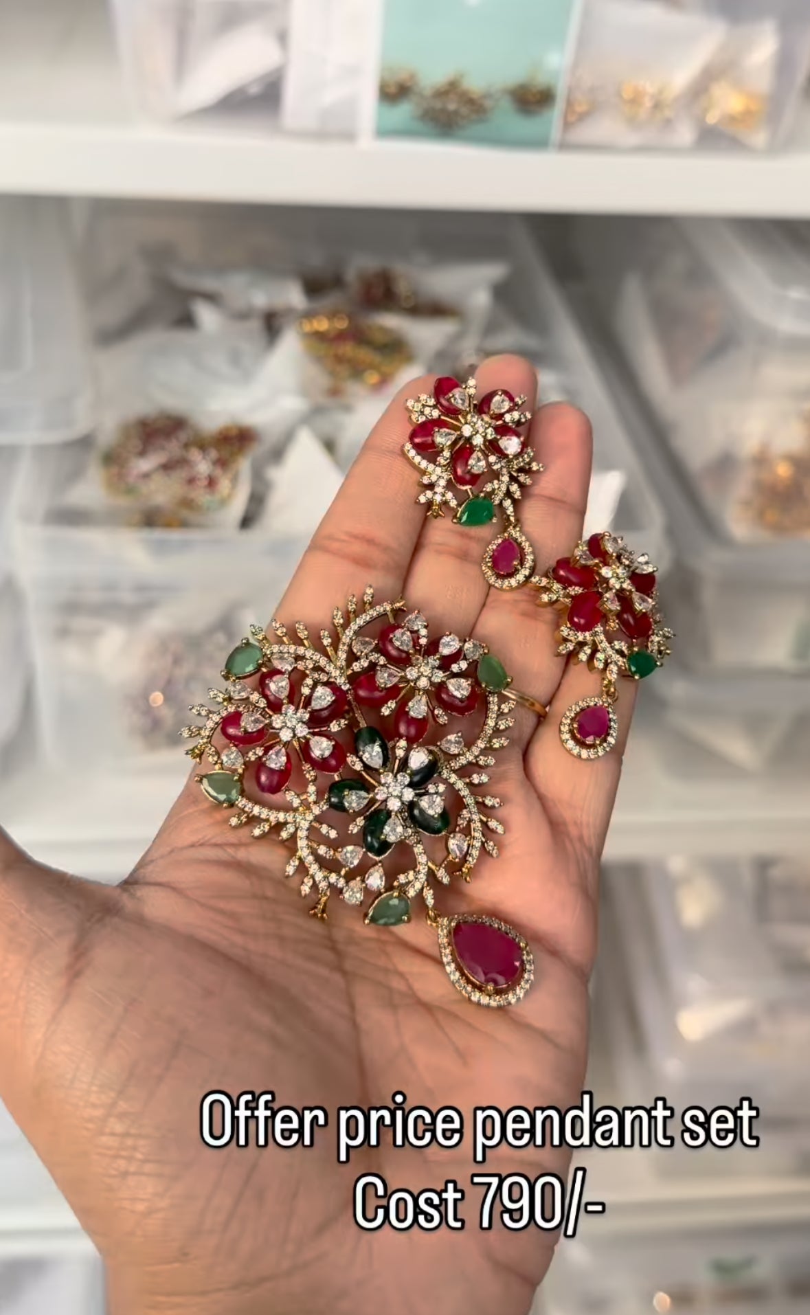 Beautiful pendant set with earrings and back hook
