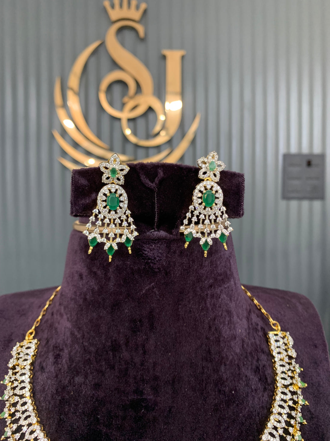 Beautiful GJ chocker