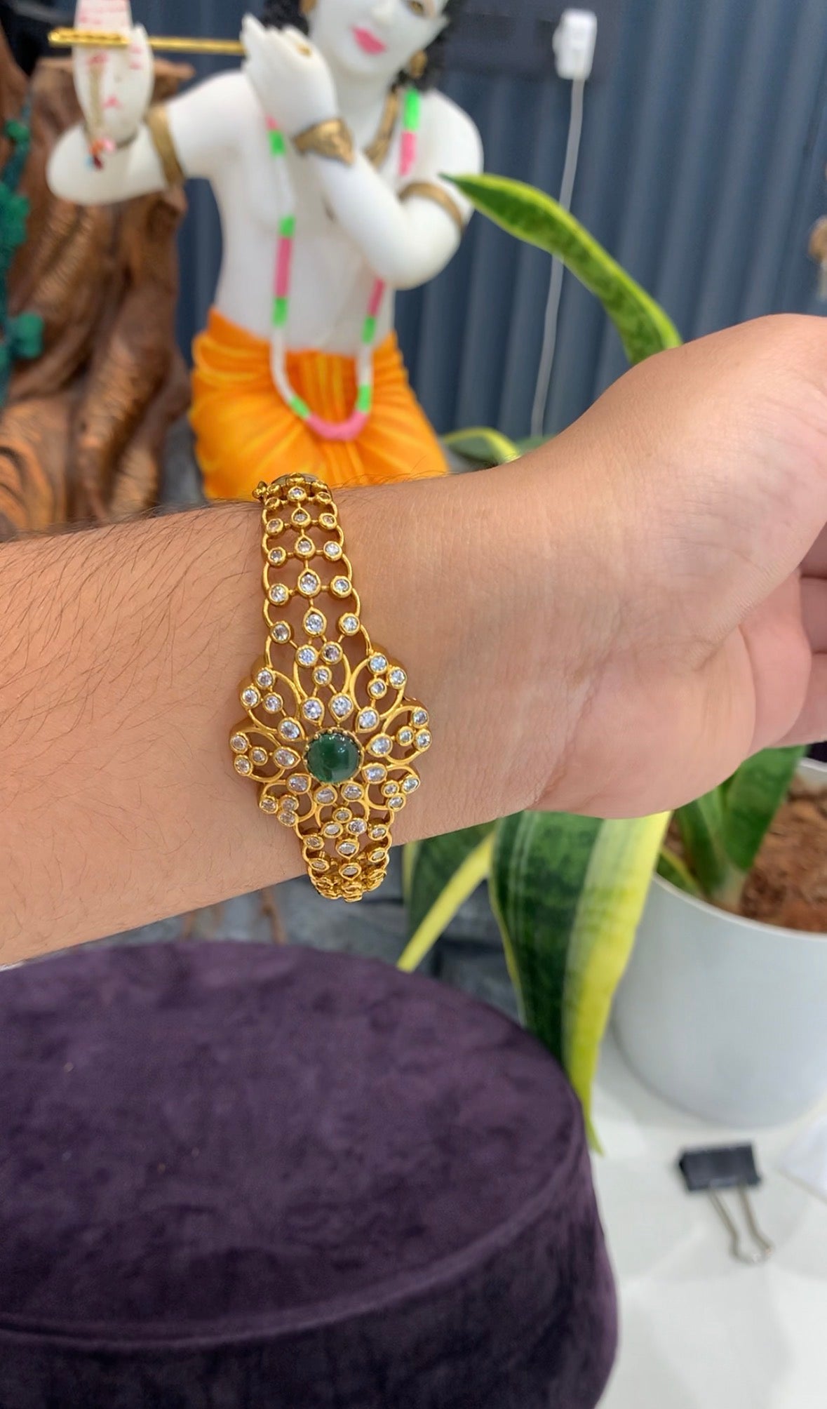 Beautiful openable bracelet