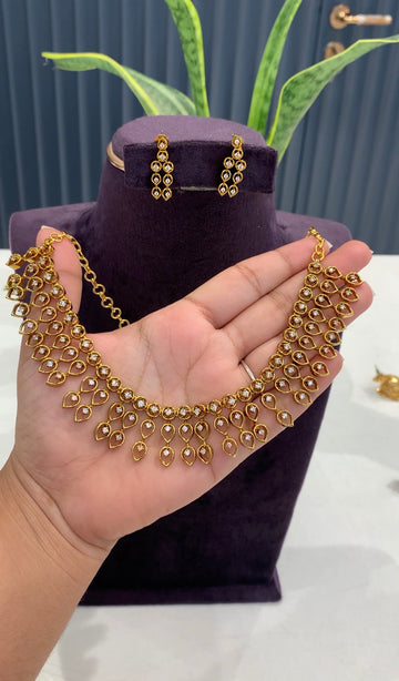 Beautiful party wear necklace