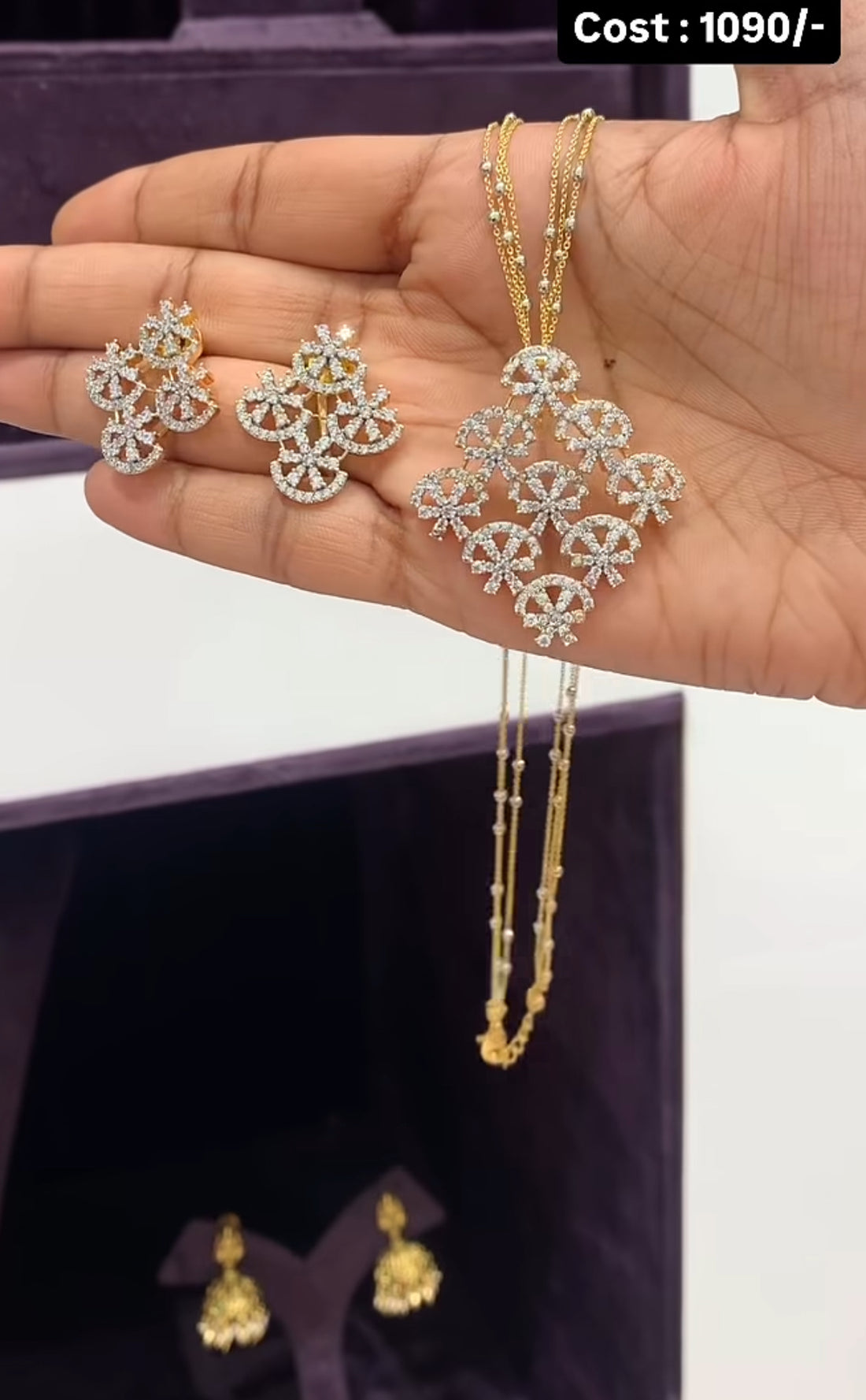 Beautiful customised pendant with metalic chain