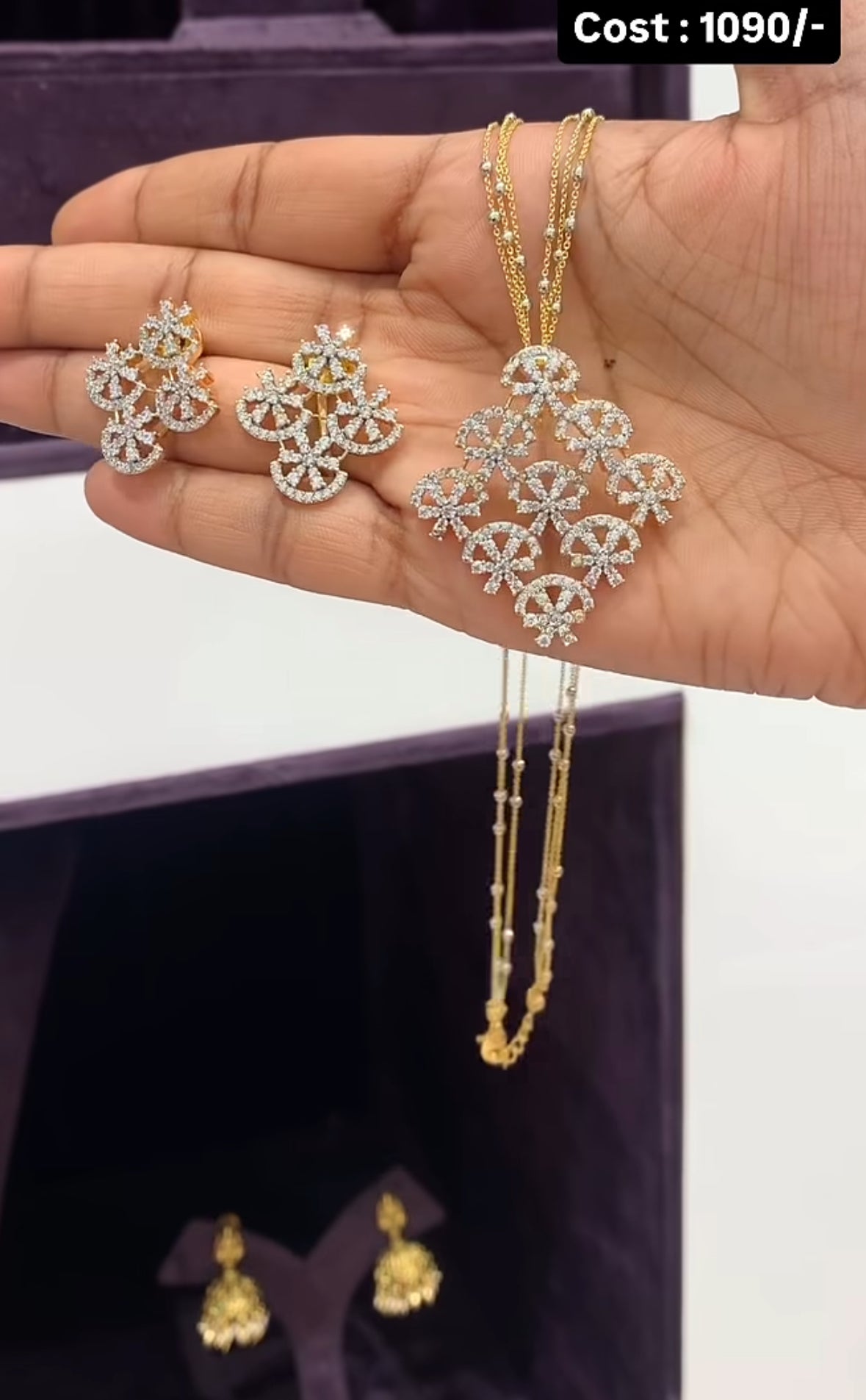 Beautiful customised pendant with metalic chain