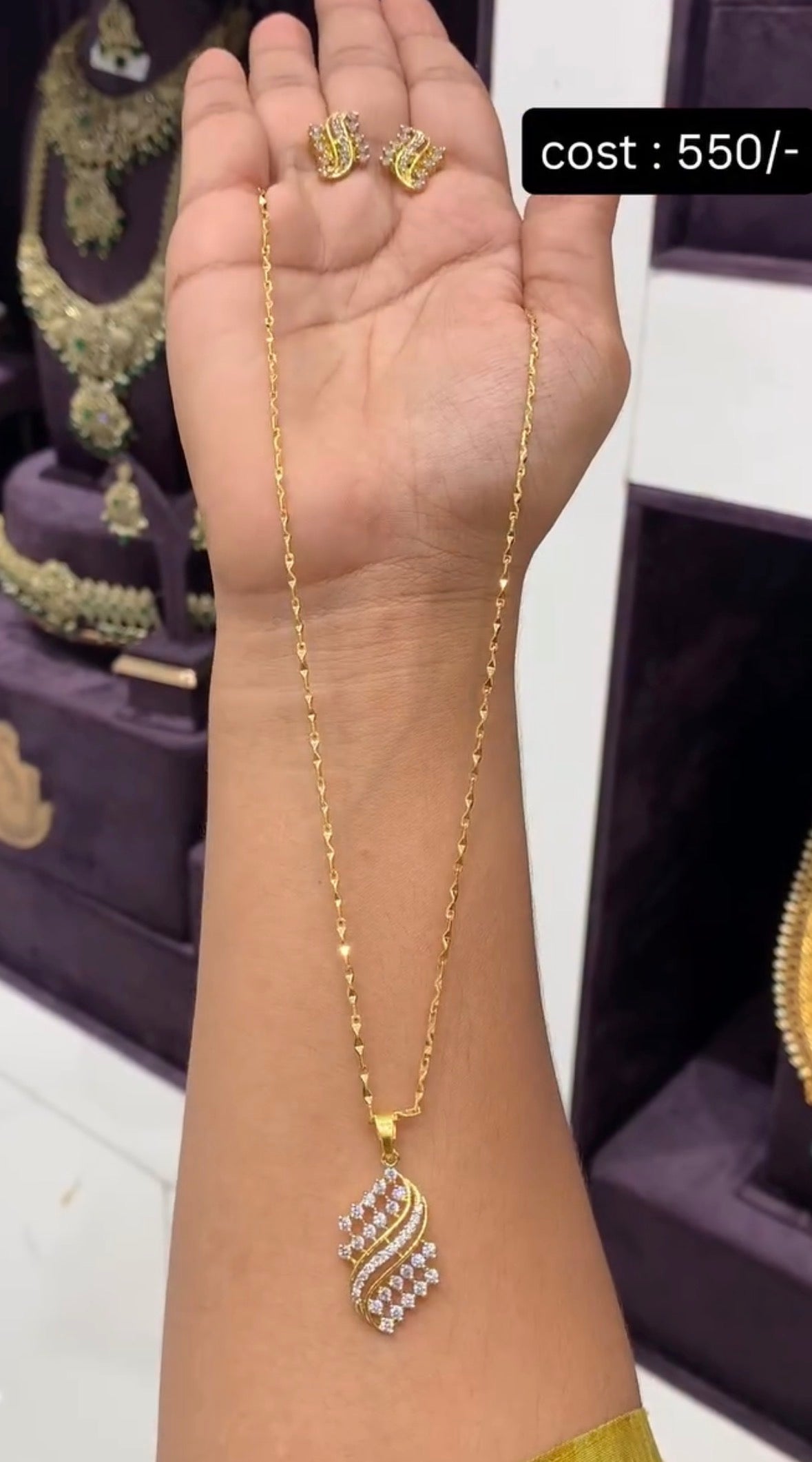 Beautiful simple pendent set