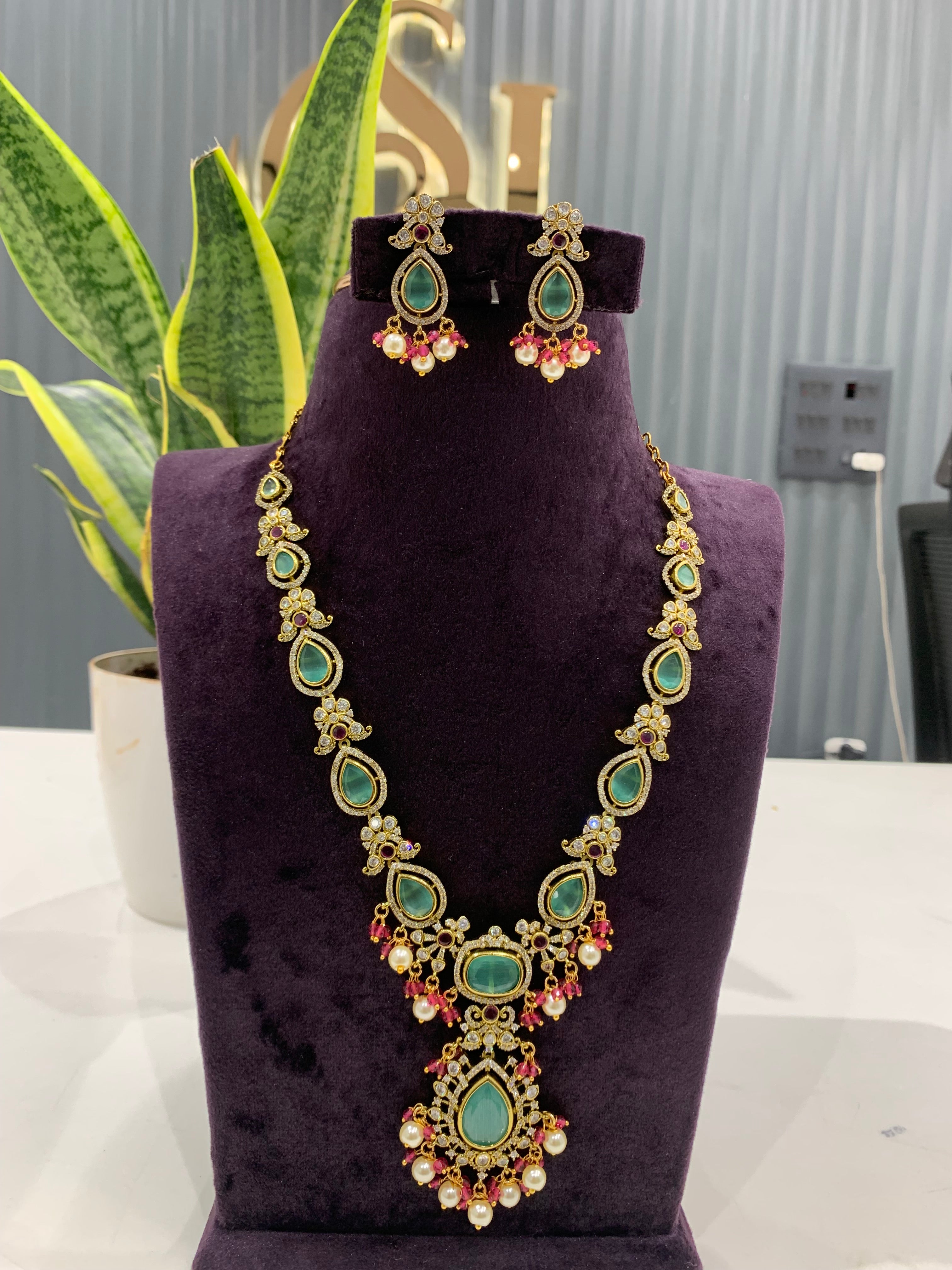 Beautiful trendy necklace