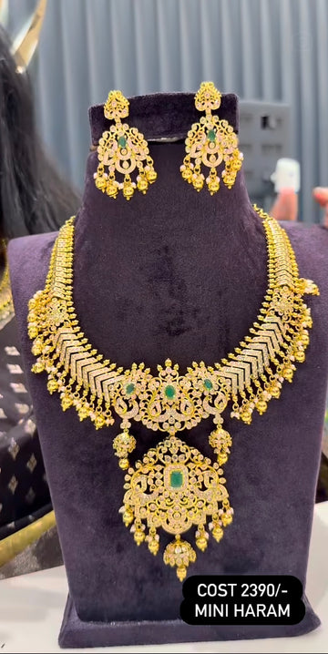 Beautiful green  stone necklace with jilebi pattern