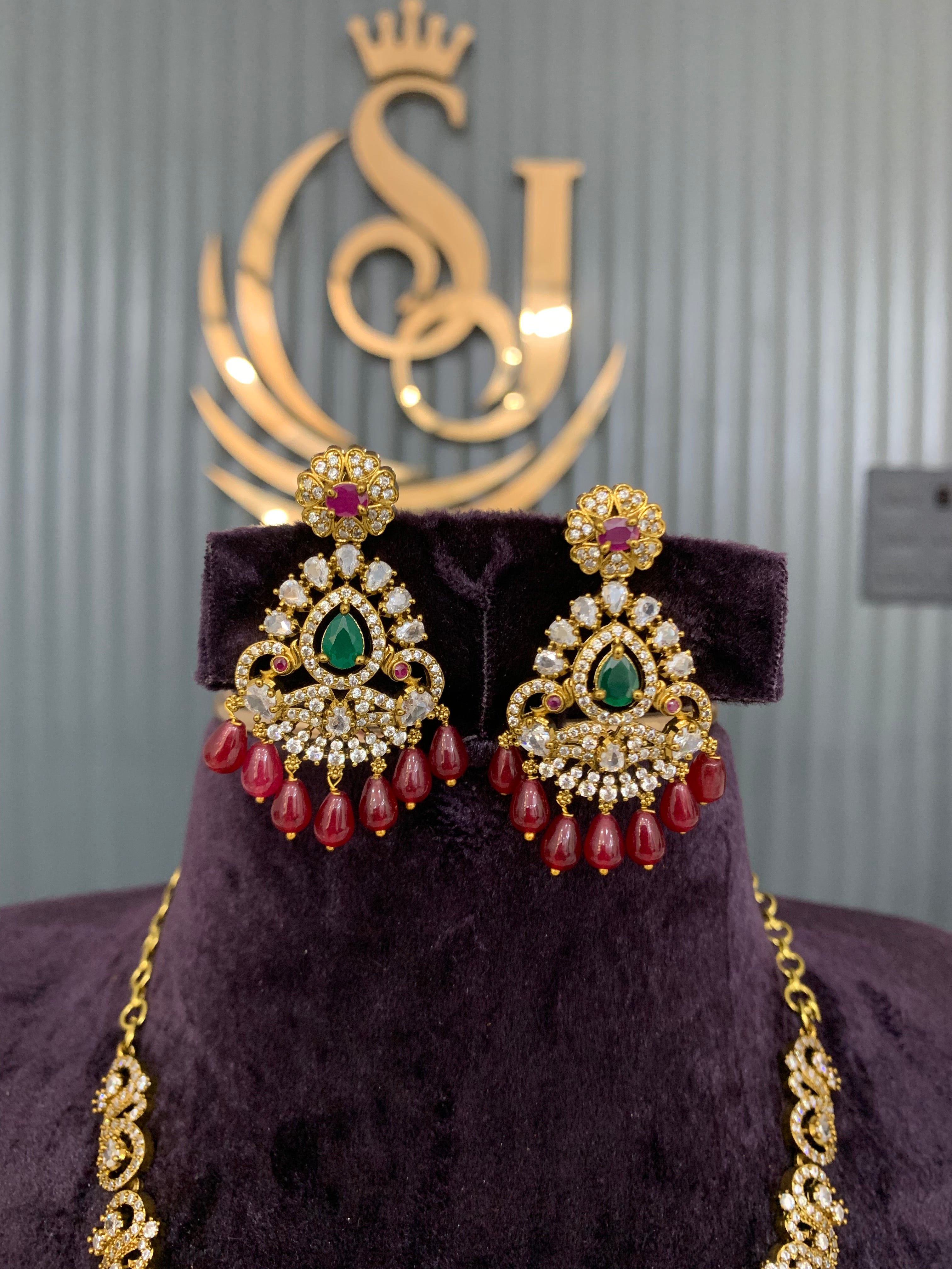 Beautiful Mehandi polish necklace
