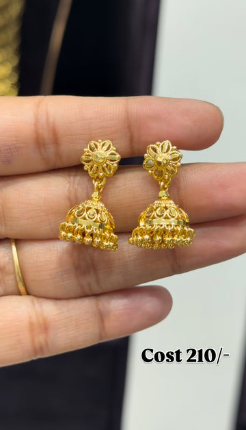 Beautiful gold jumkies
