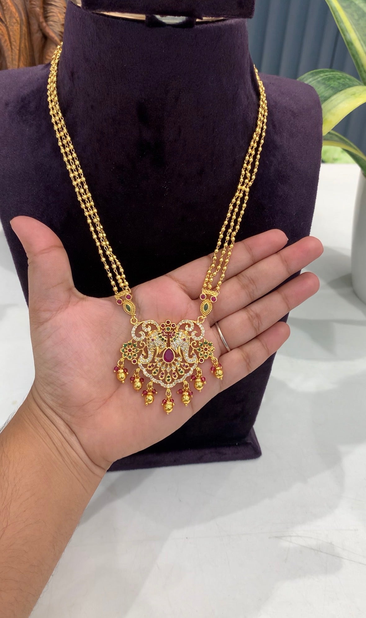 Beautiful gold replica chain 18 inchs