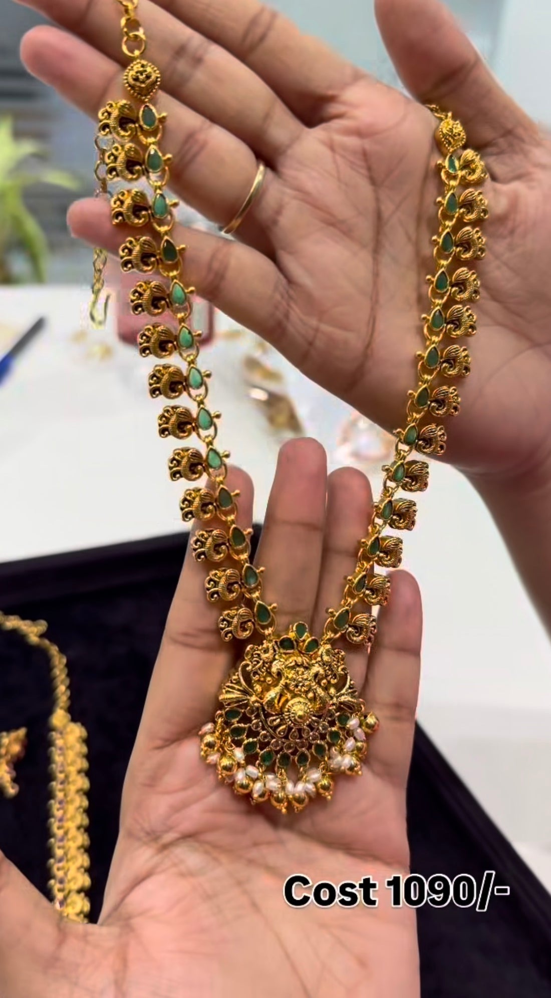 Beautiful green stone necklace