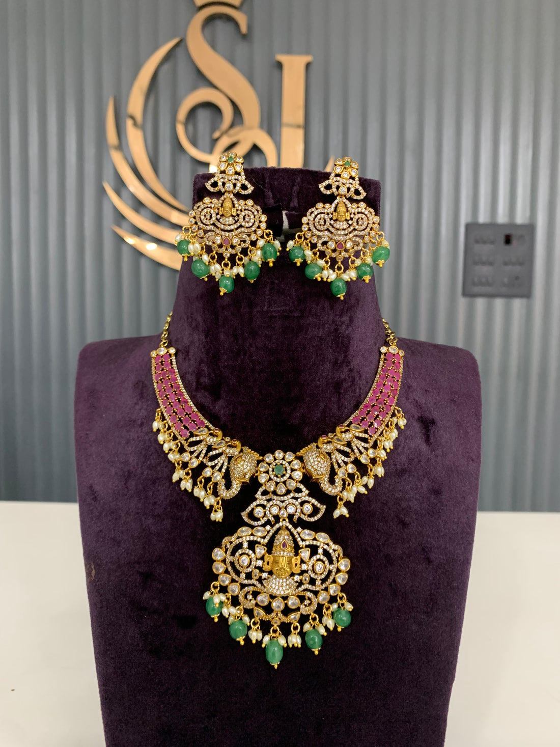 Beautiful kempu stone necklace