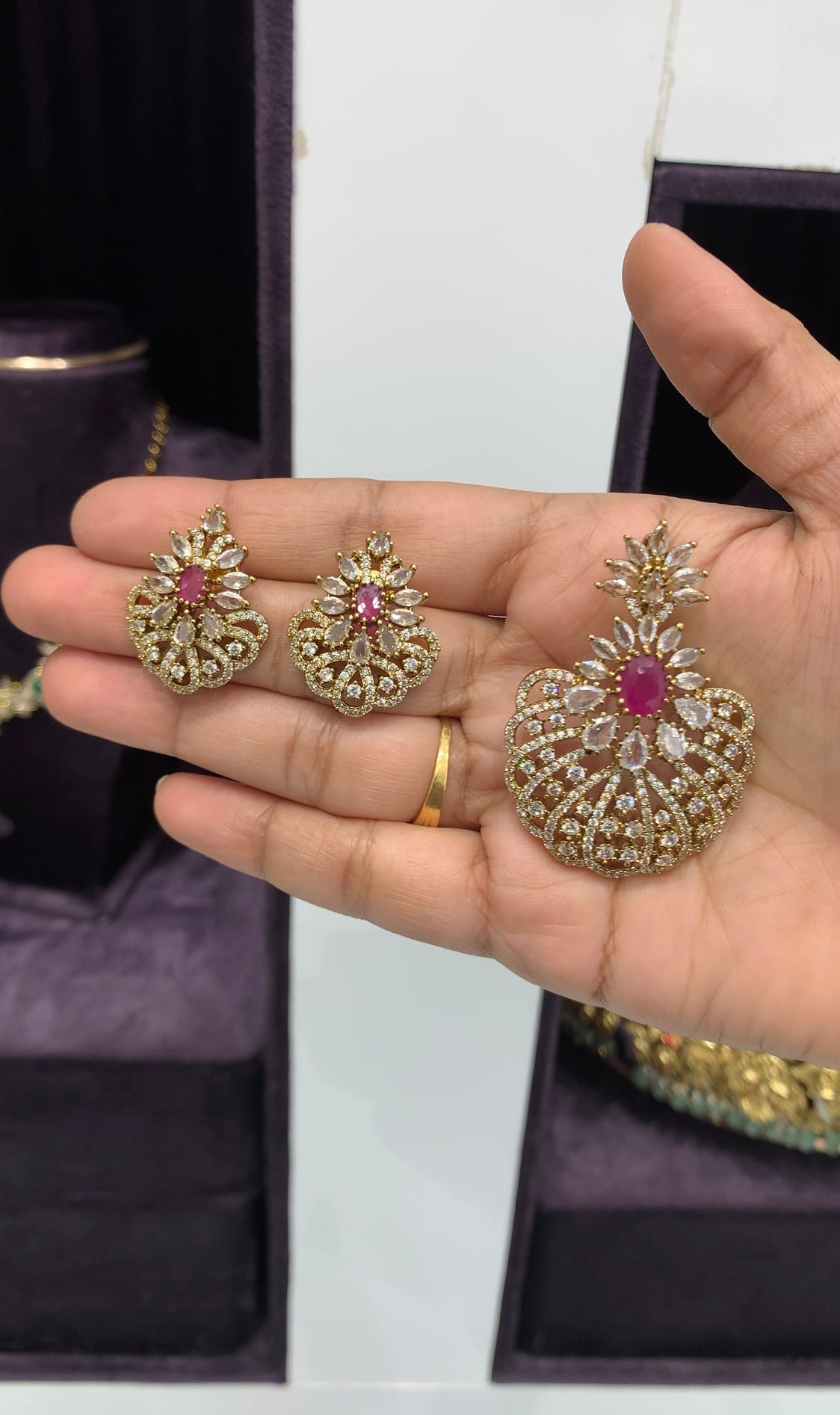 Beautiful Pendent set with back hook