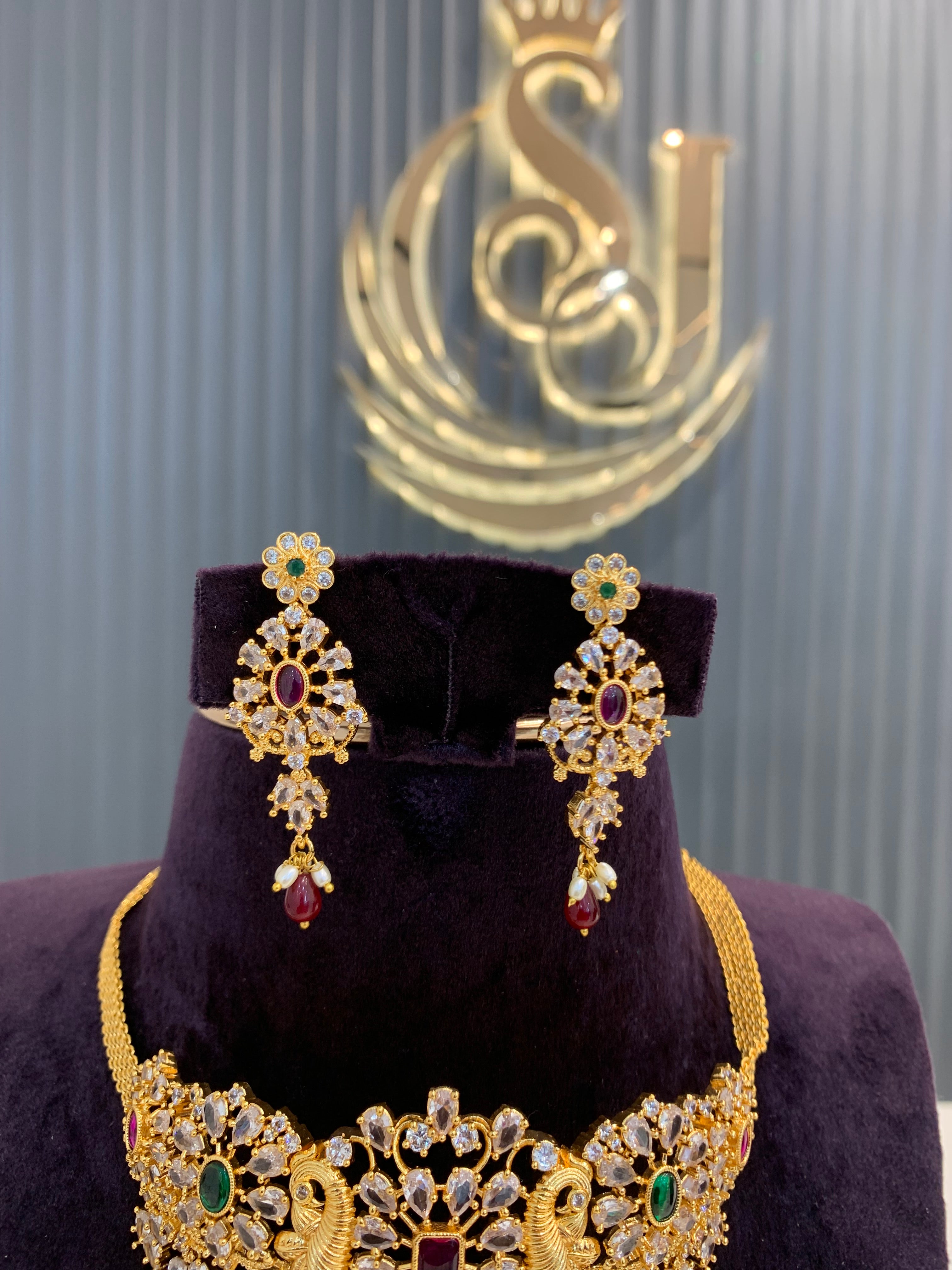 Beautiful mini chocker