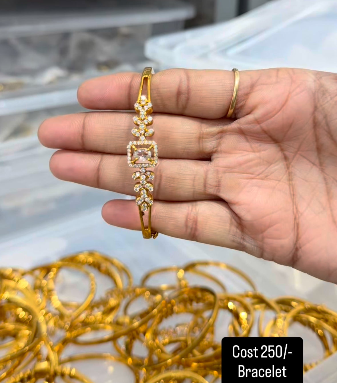 Beautiful openable bracelet