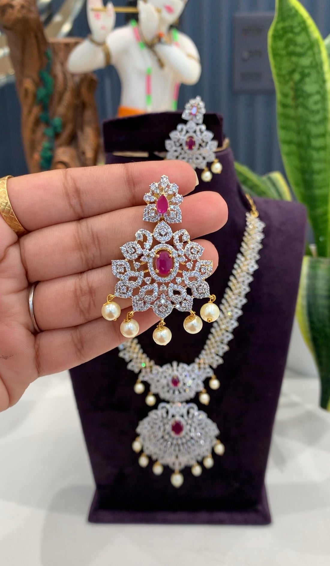 Beautiful GJ polish necklace