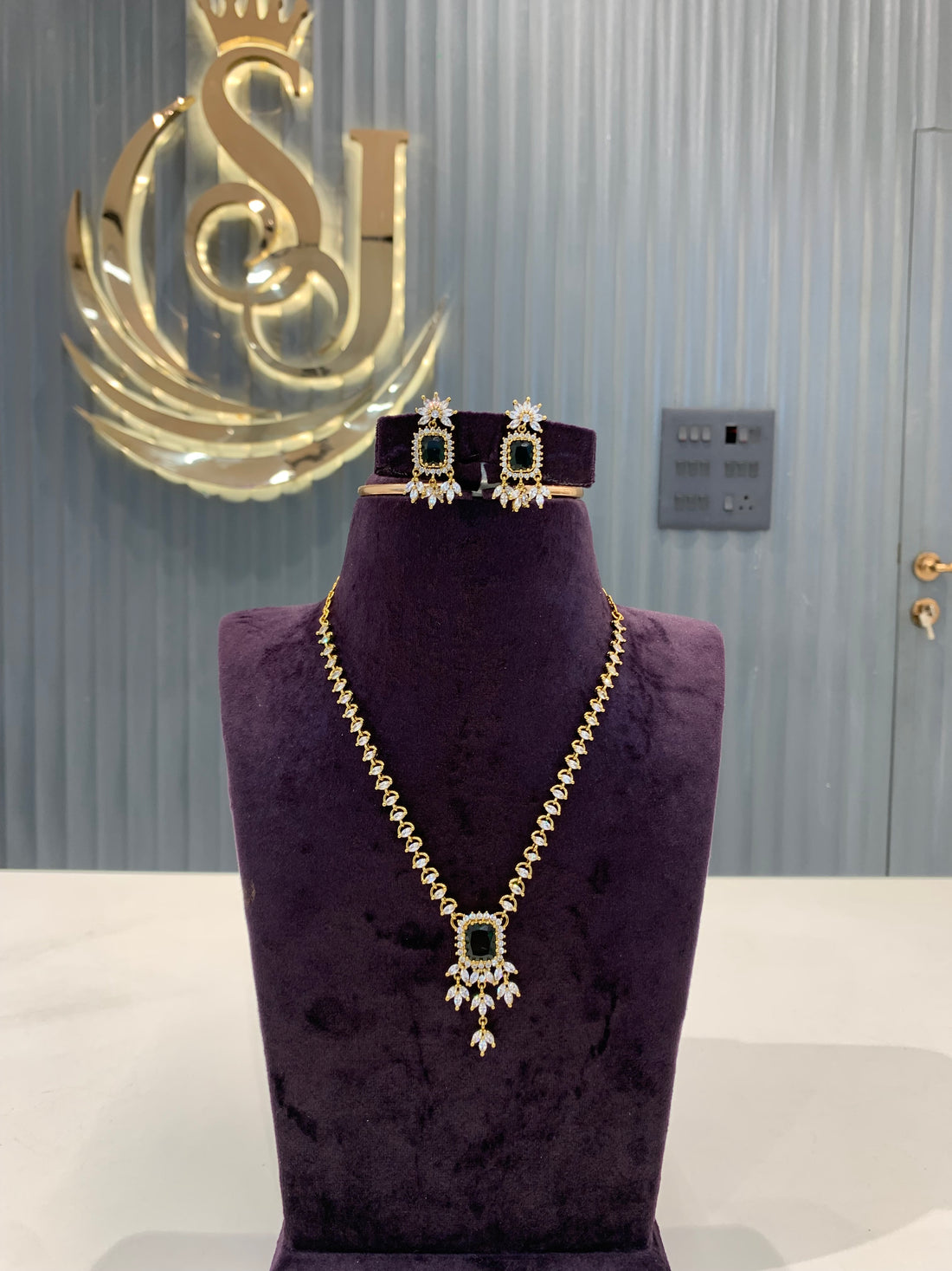 Beautiful trendy necklace with green stone