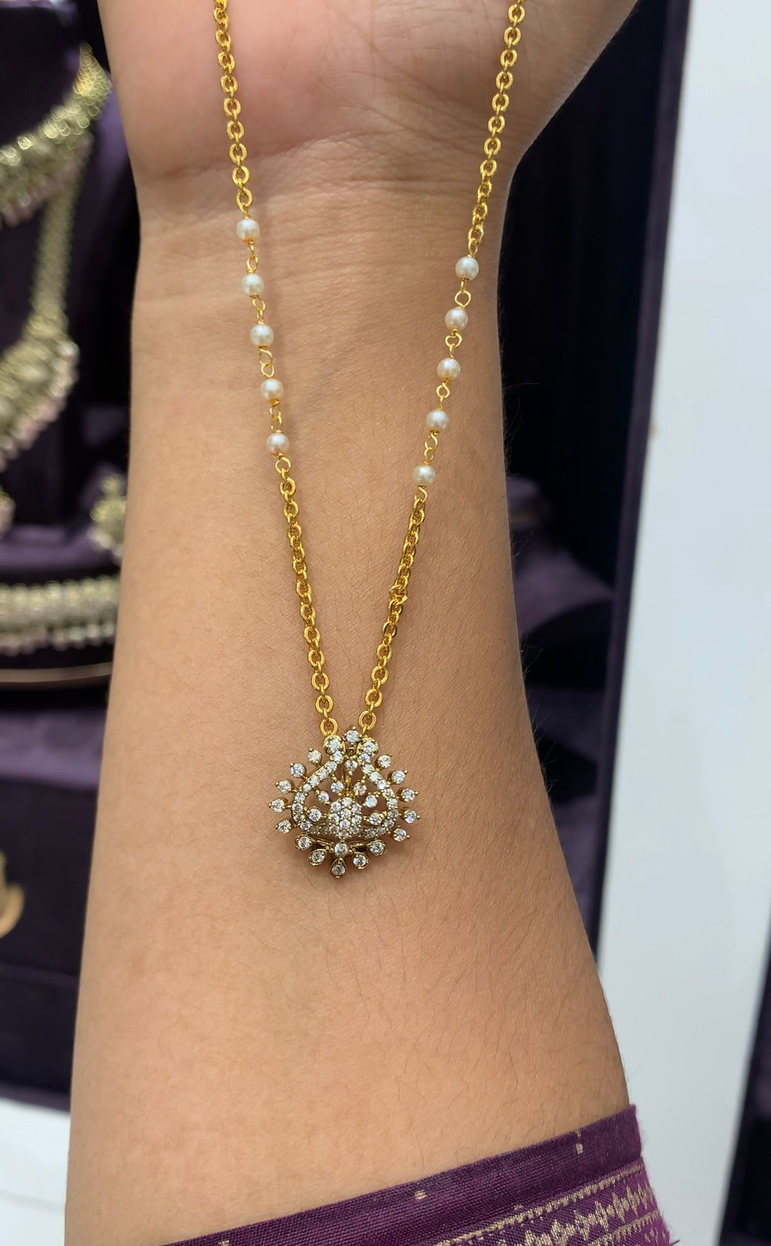 Beautiful locket with chain