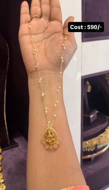 Beautiful traditional locket with fancy chain