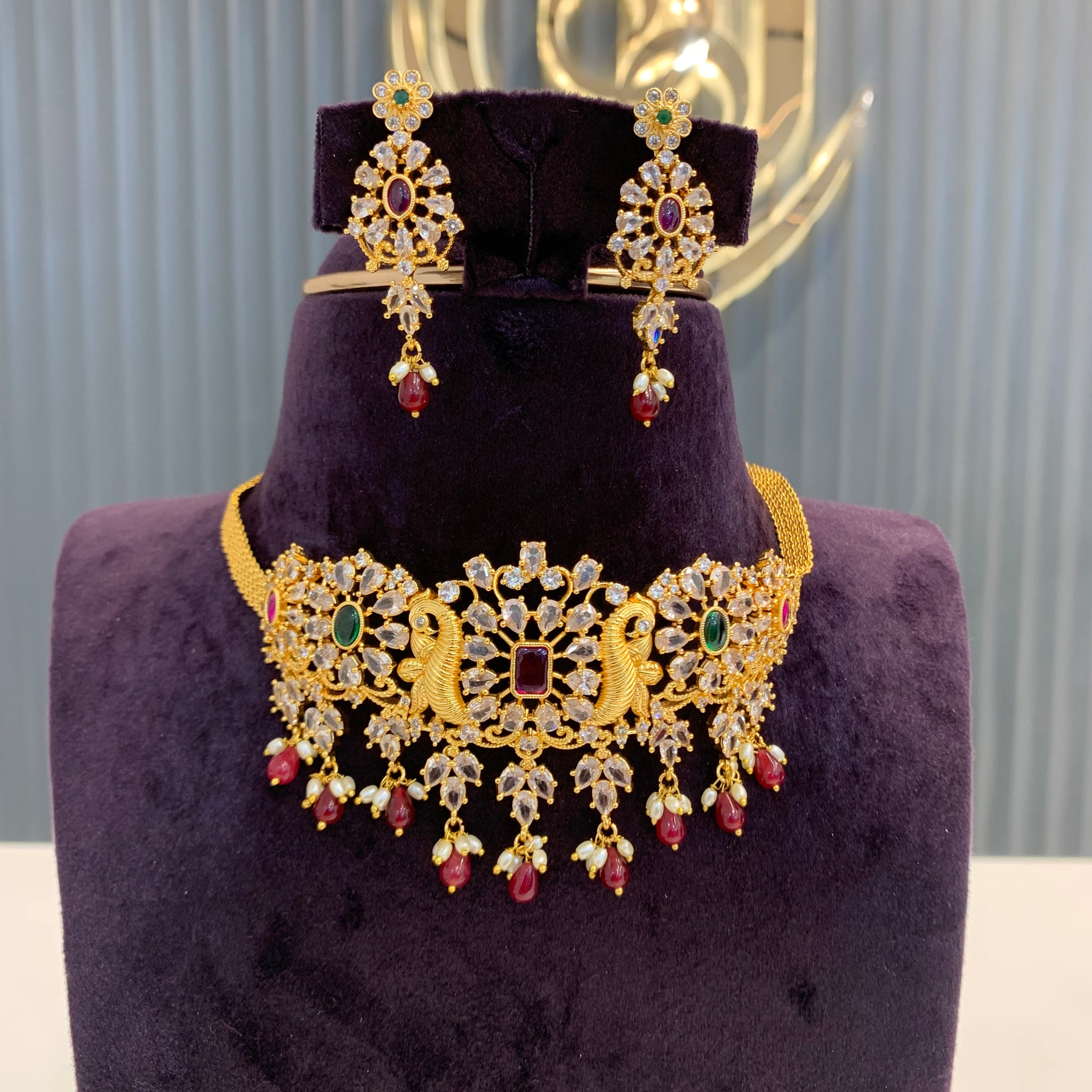 Beautiful mini chocker