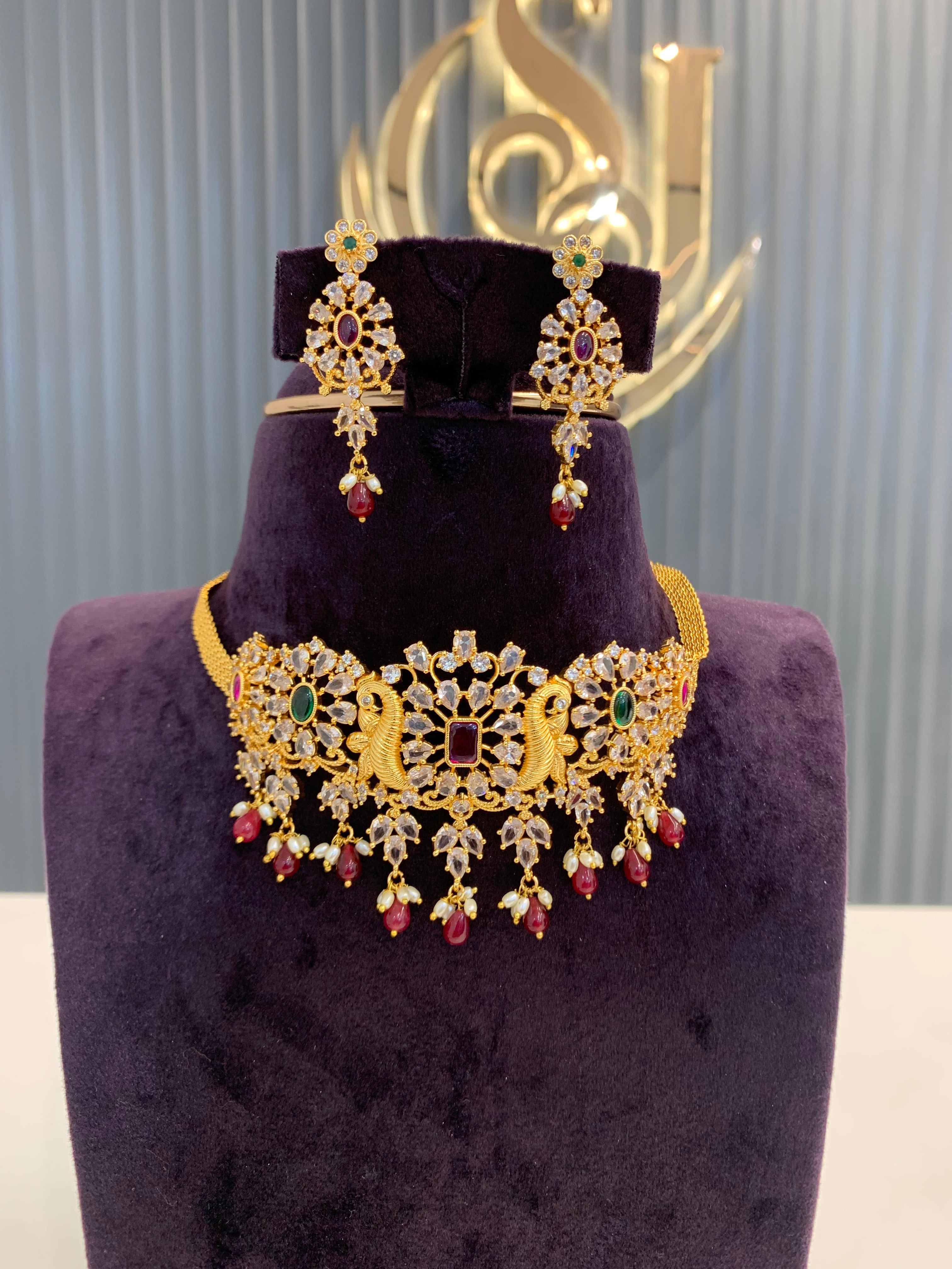 Beautiful mini chocker