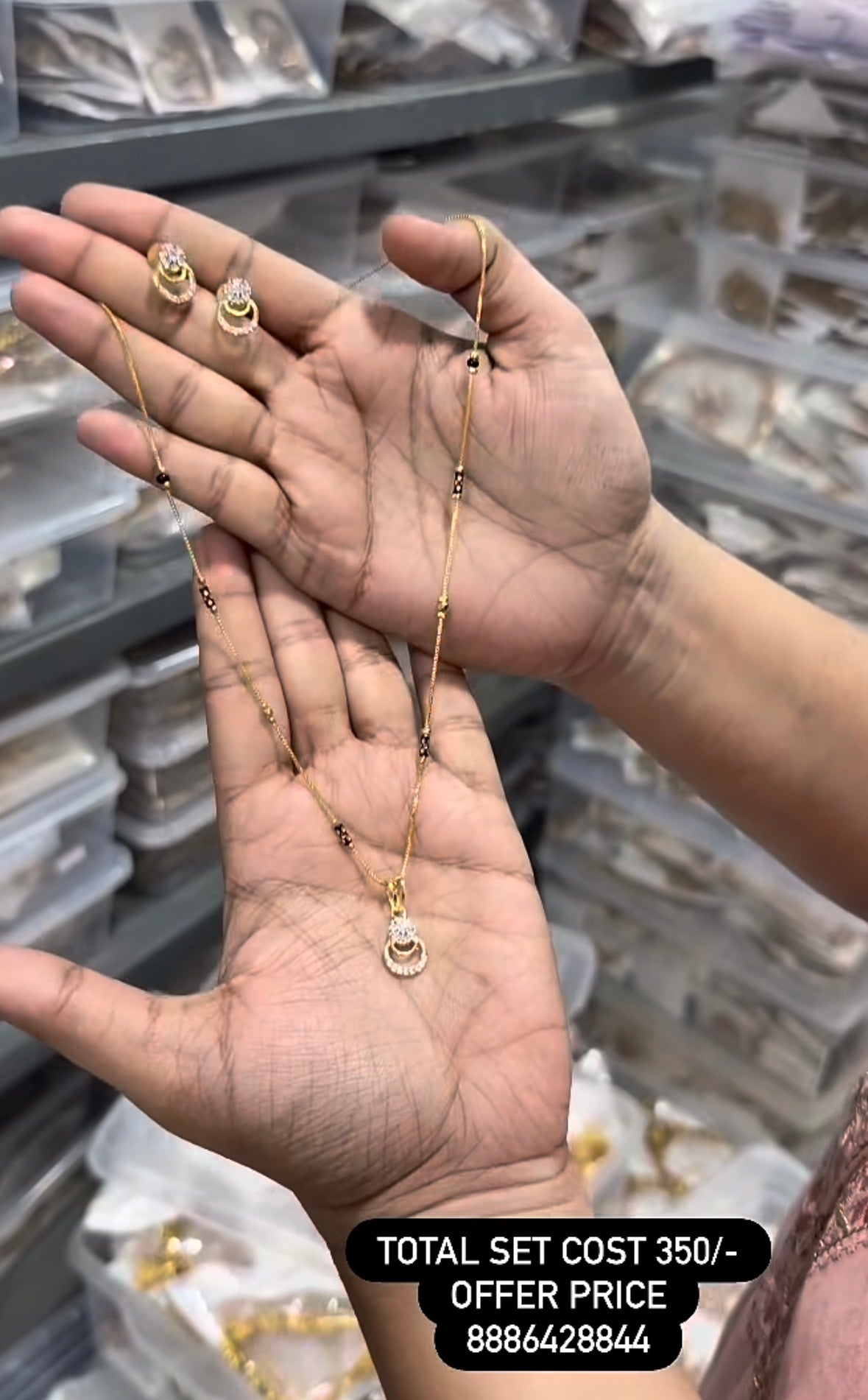 Beautiful diamond replica pendant set with fancy blackbeads 18inchs