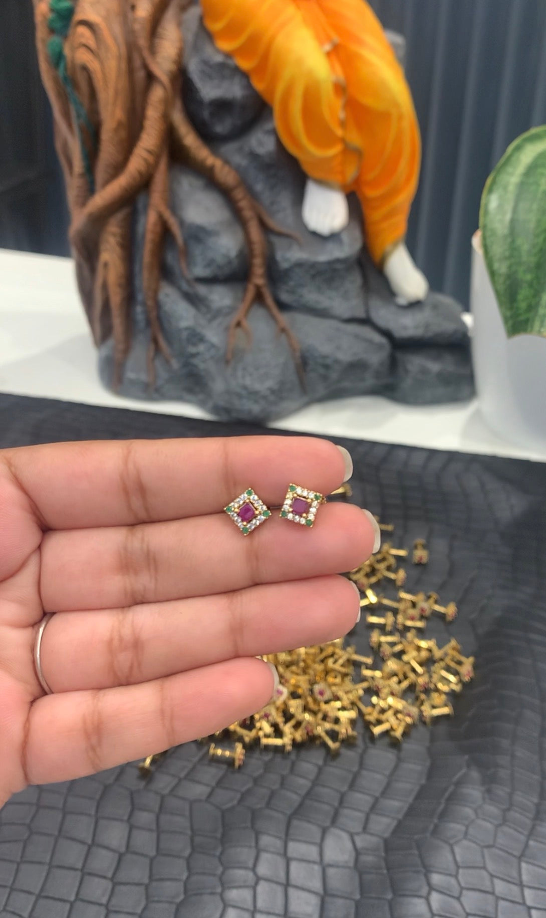 Beautiful screwback multi  studs