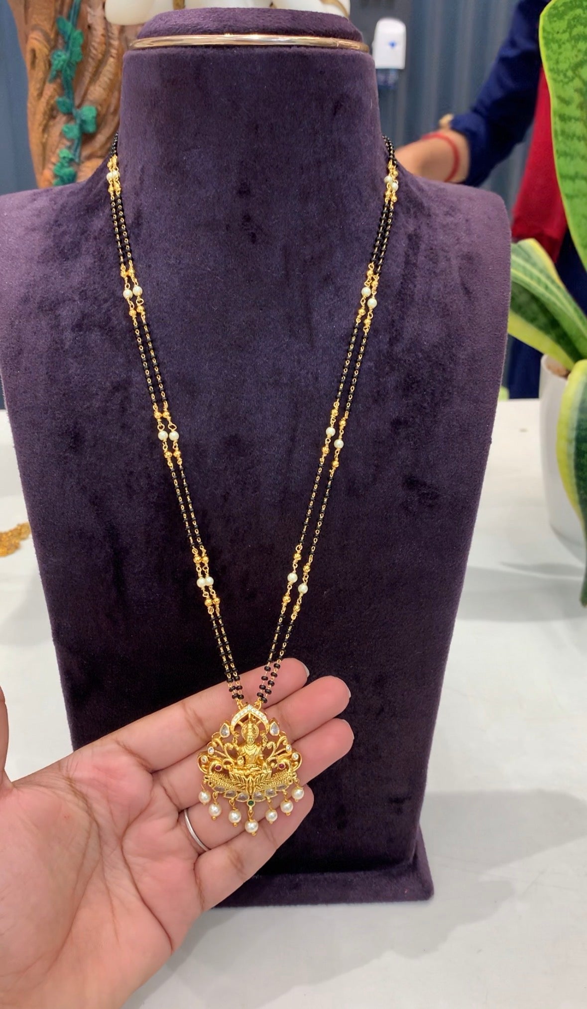 Beautiful traditional locket with 24inchs blackbeads