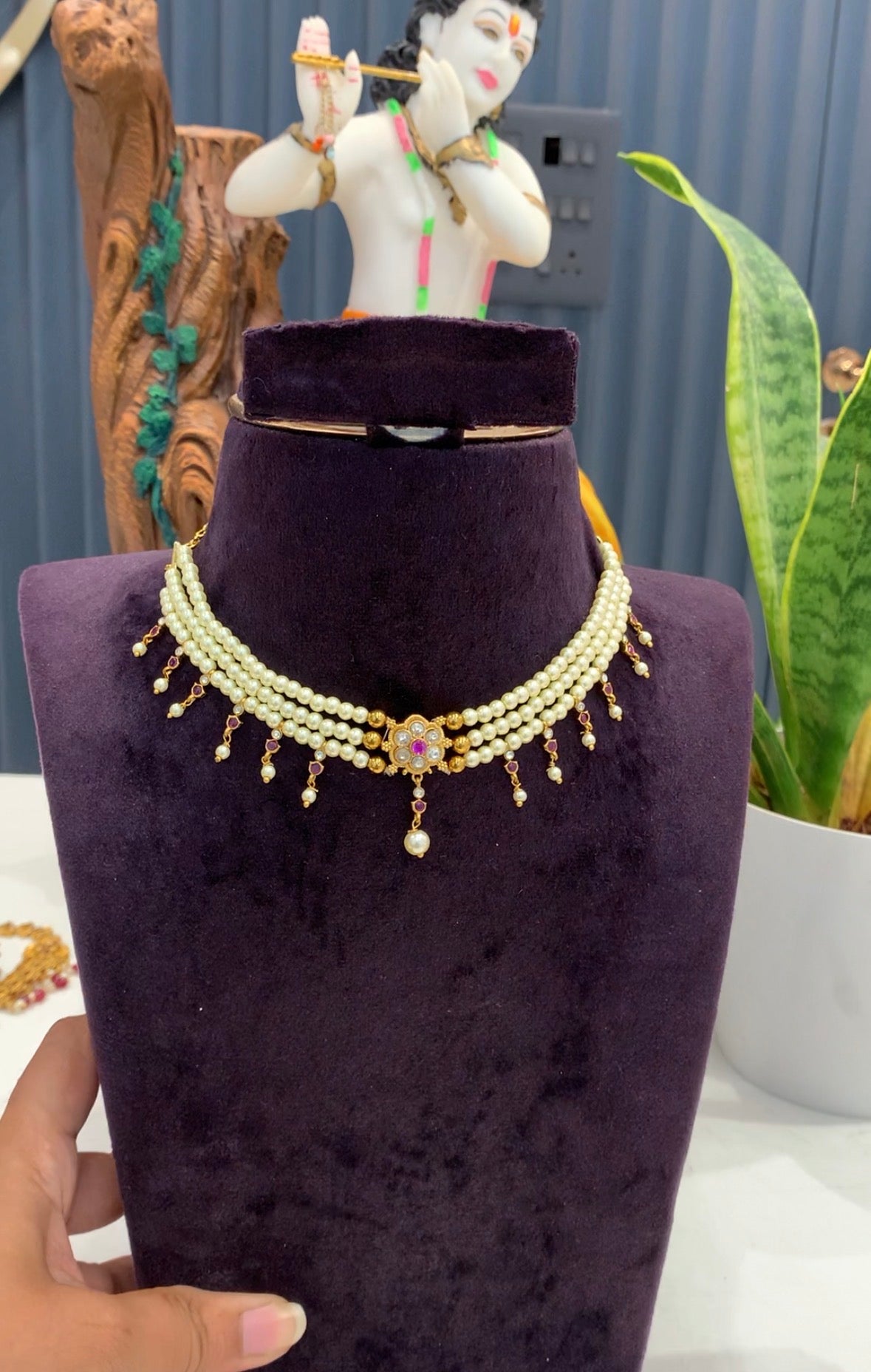 Beautiful customised pearls chocker /neckset