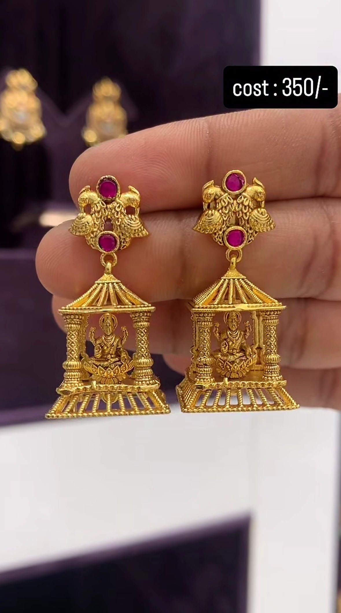 Beautiful gold replica jumkies