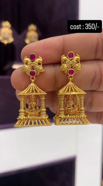 Beautiful gold replica jumkies