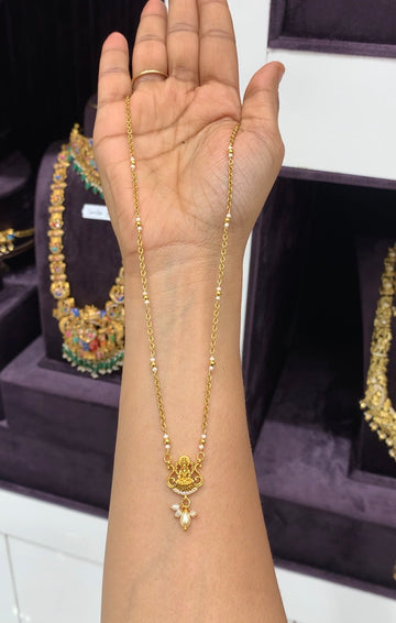 Beautiful traditional pendant with 18inchs chandraharam set
