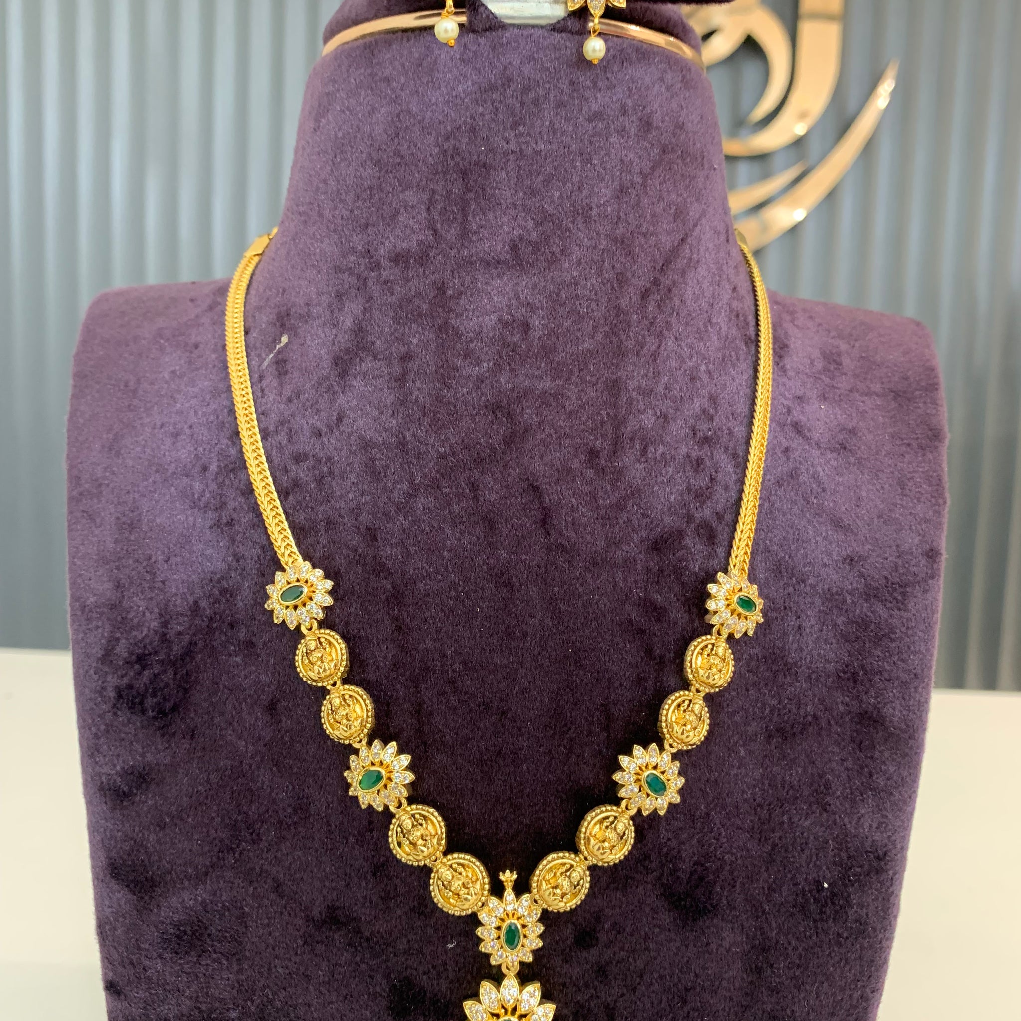 MAT NECKLACE