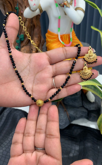 Beautiful blackbeads with earrings screwback