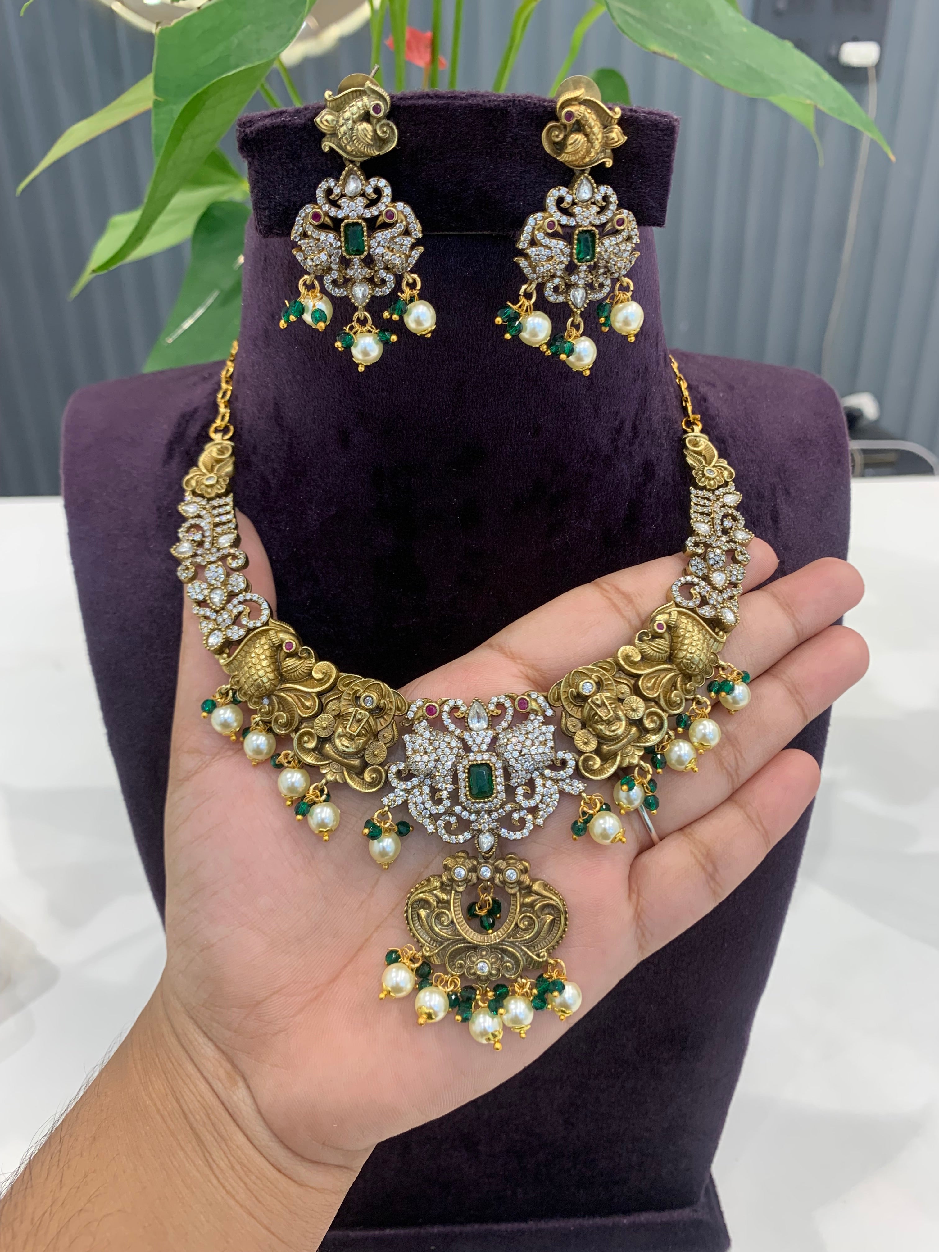 Beautiful mehandhi polish neckset