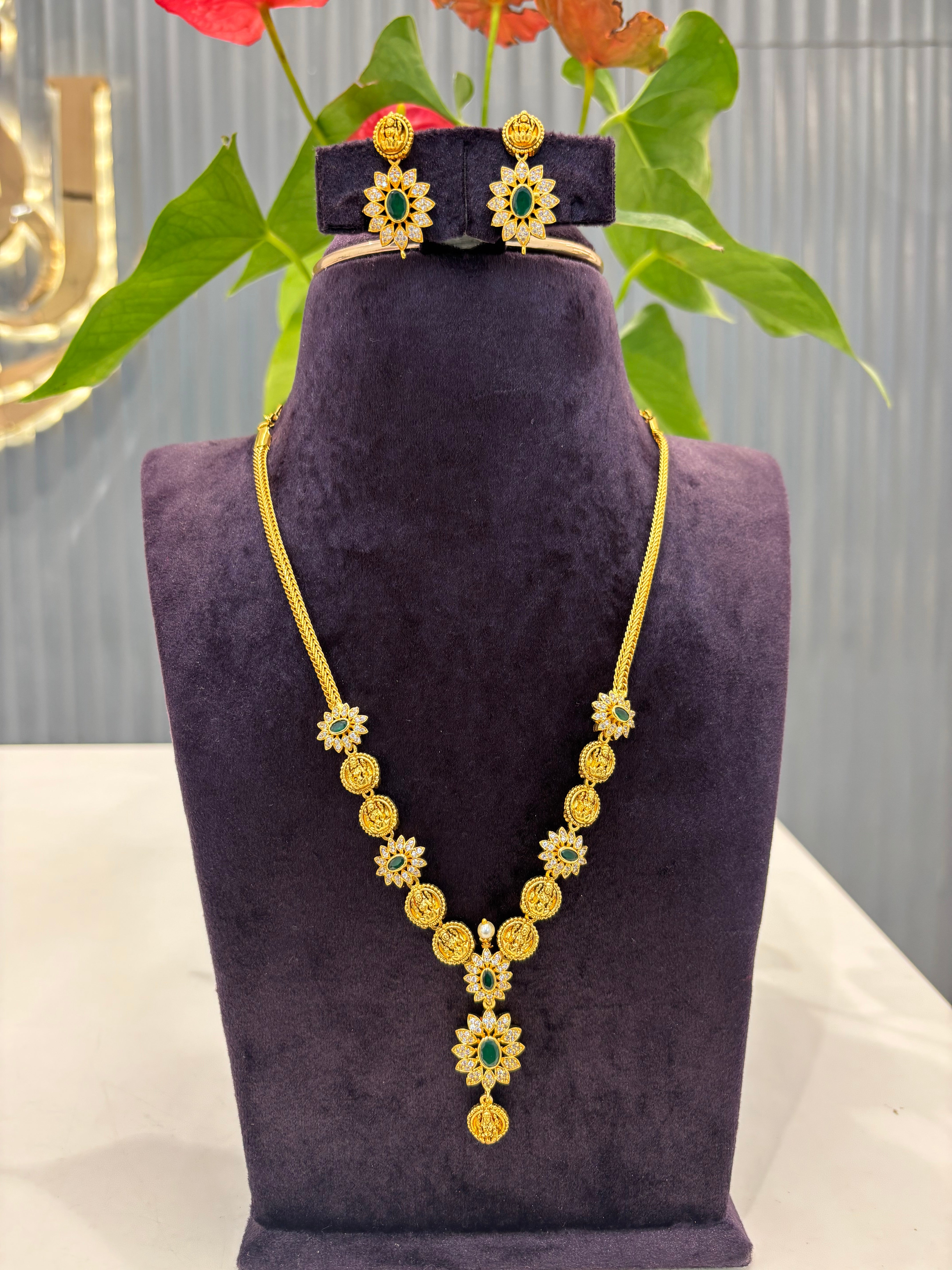 Beautiful nd Trendy Nakshi Necklace