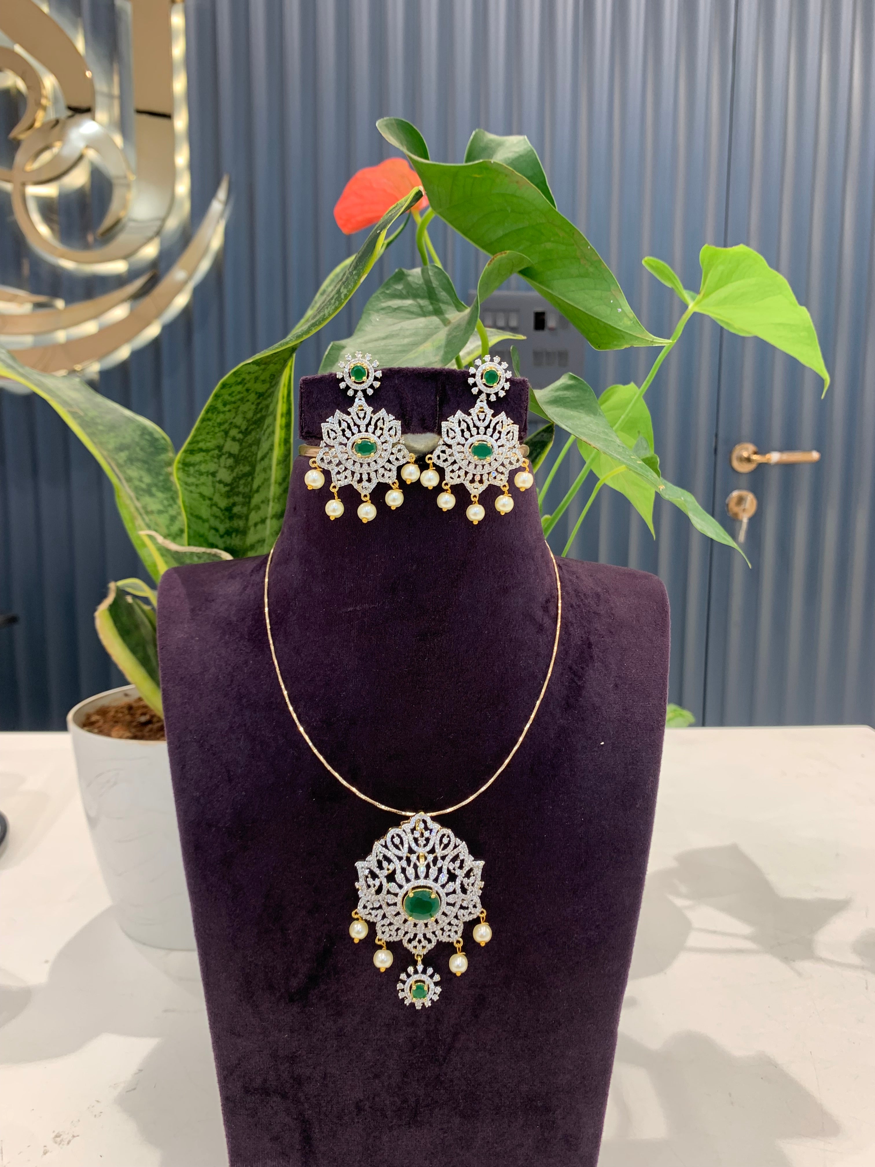 Beautiful detachable pendant with trendy hasli